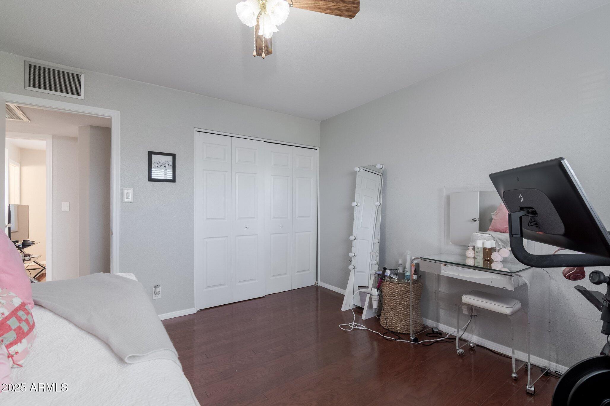 7912 E MORELAND Street