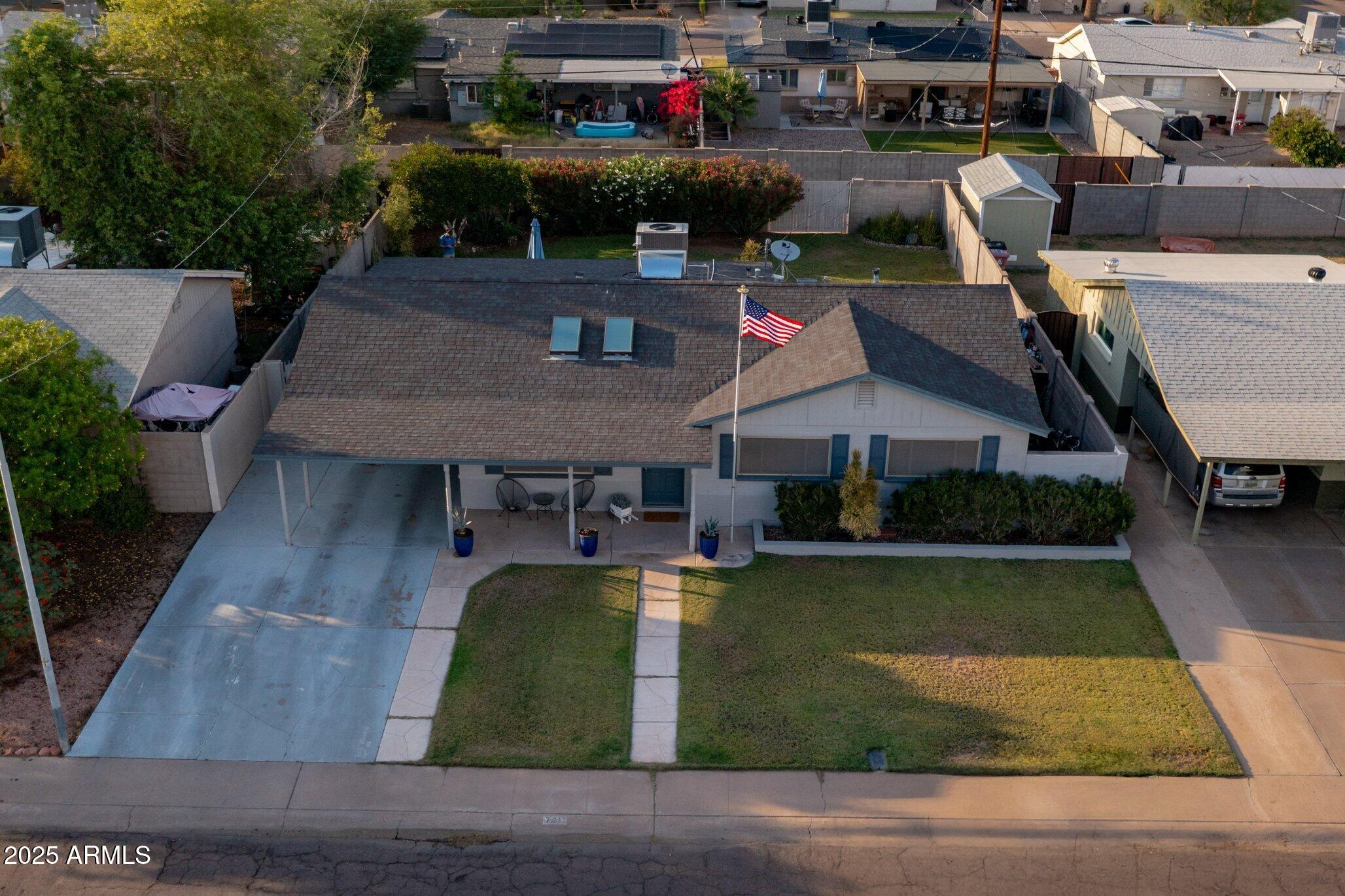 7912 E MORELAND Street