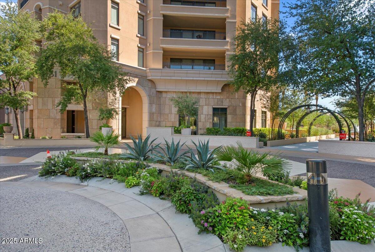 7181 E CAMELBACK Road, 301