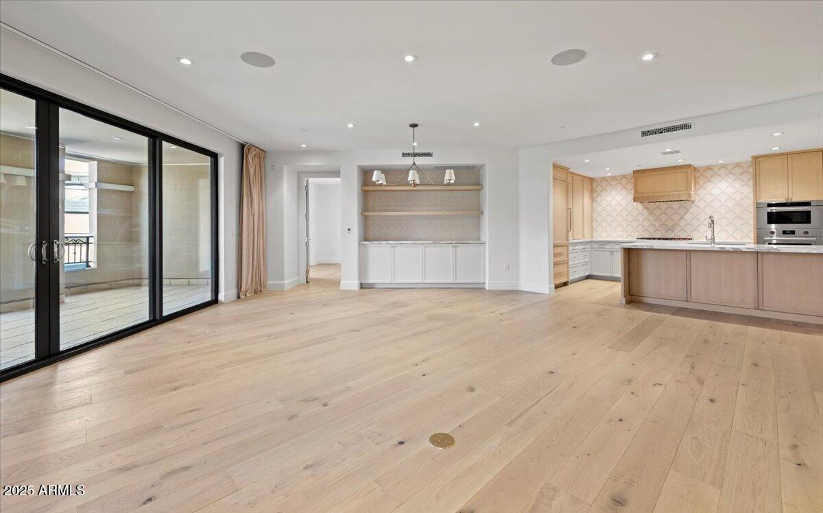 7181 E CAMELBACK Road, 301