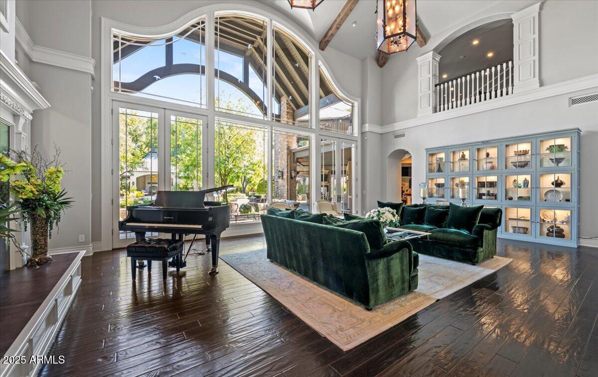 2205 E COLTER Street