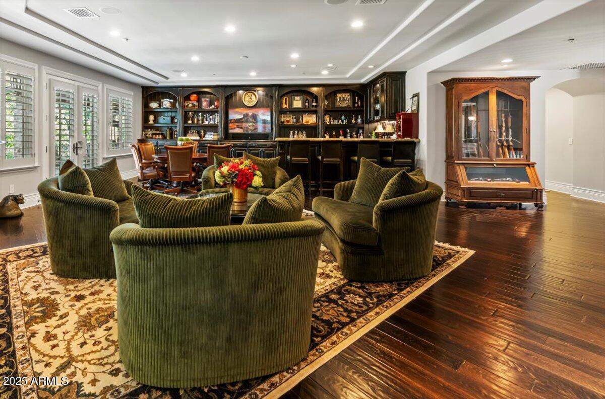 2205 E COLTER Street