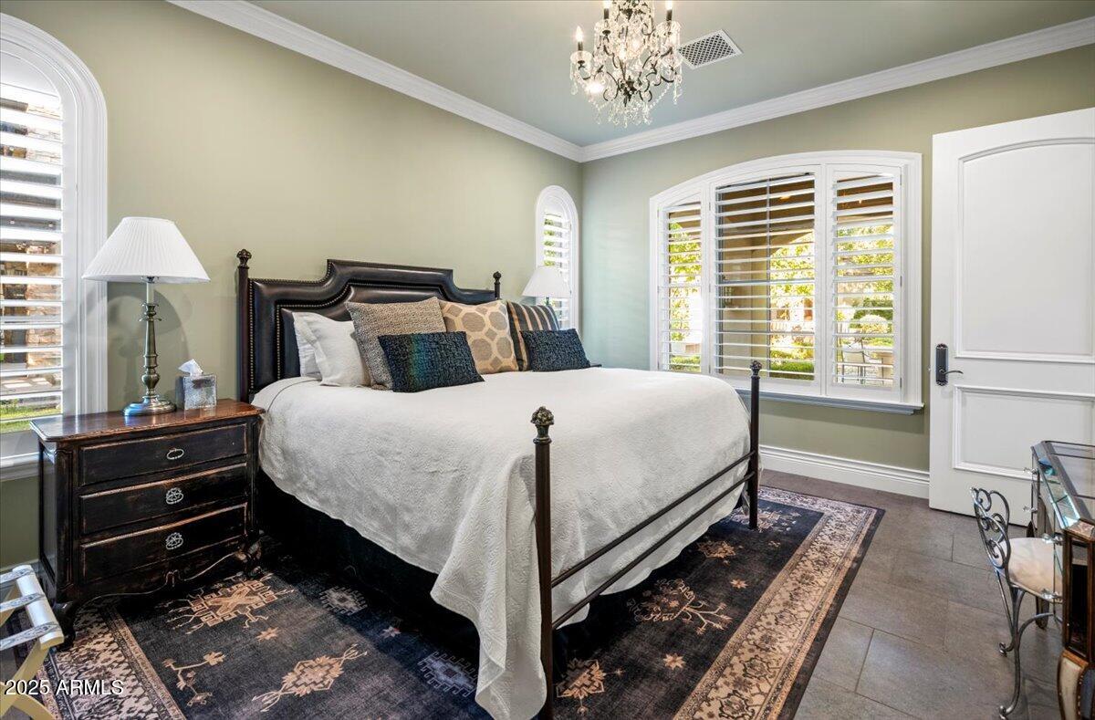 2205 E COLTER Street