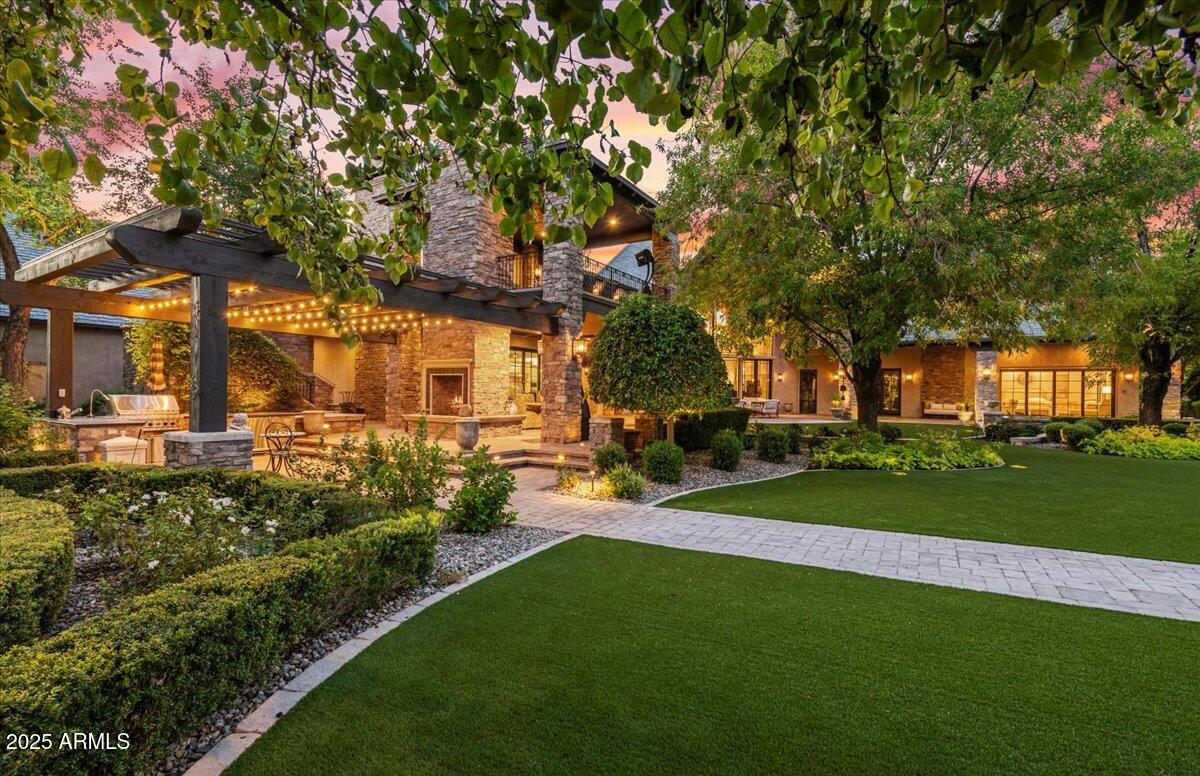 2205 E COLTER Street