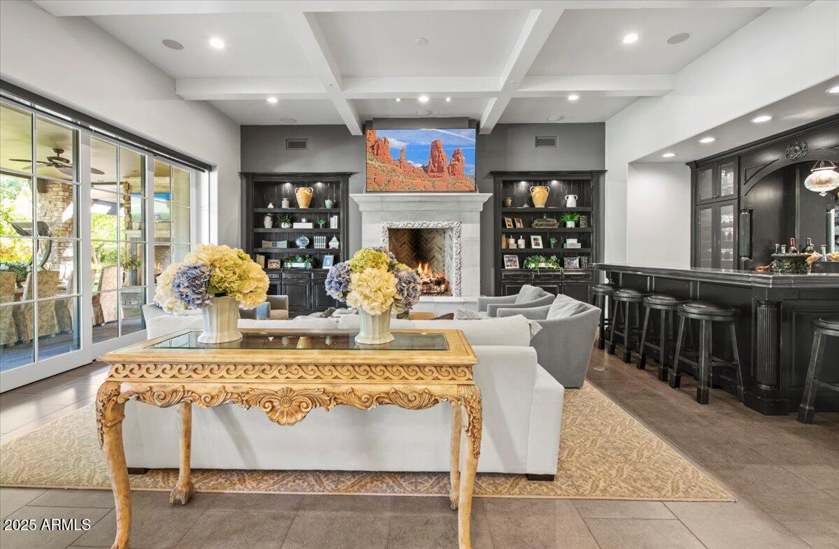 2205 E COLTER Street