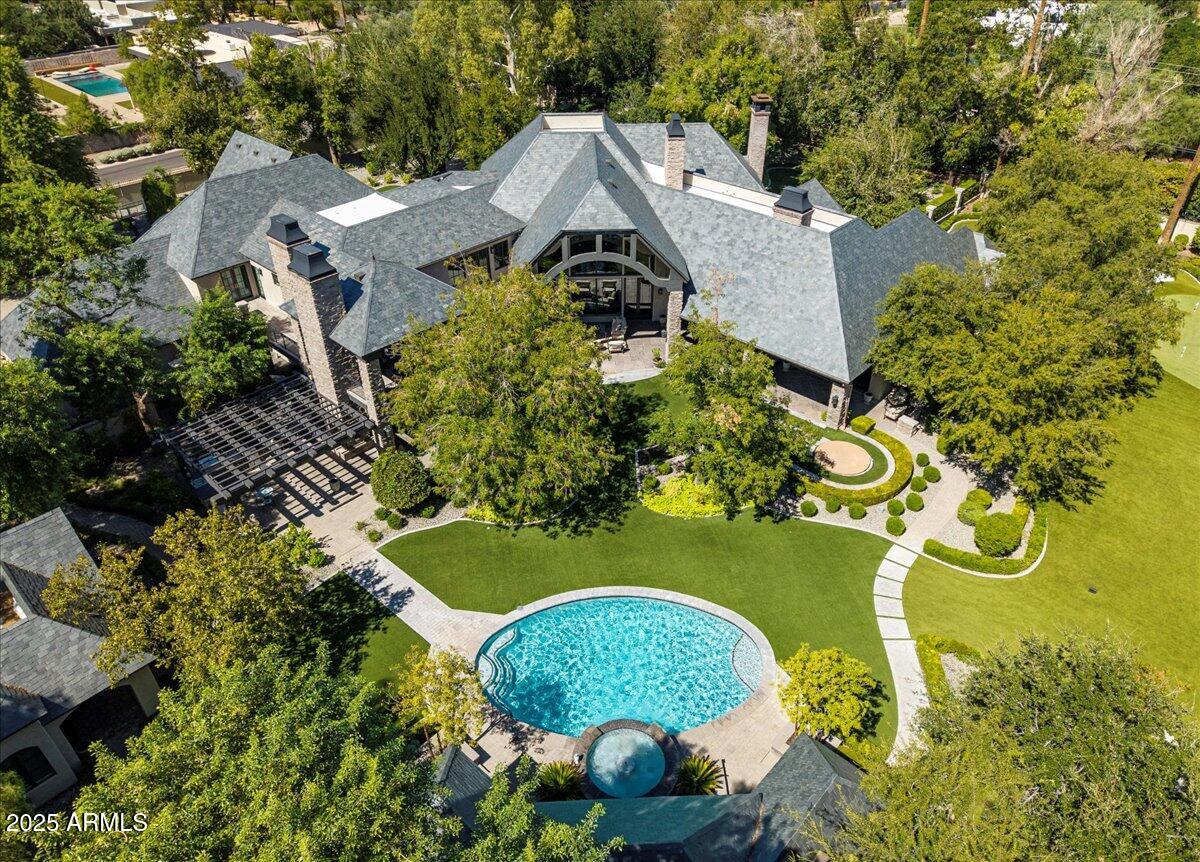 2205 E COLTER Street