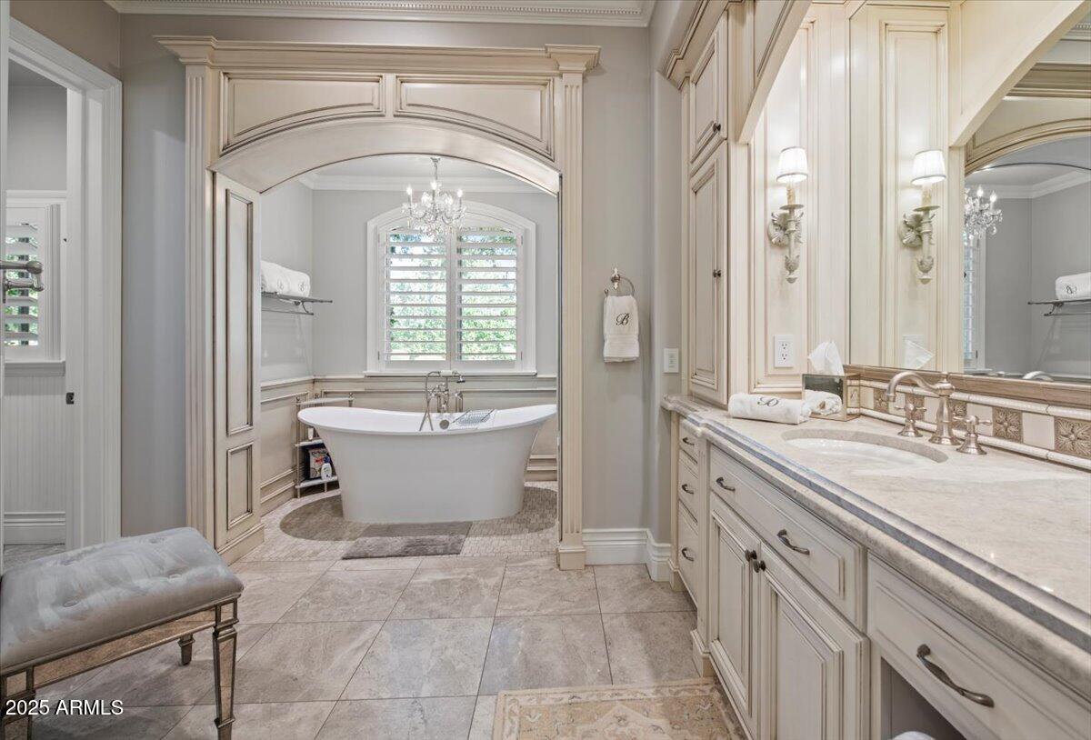 2205 E COLTER Street