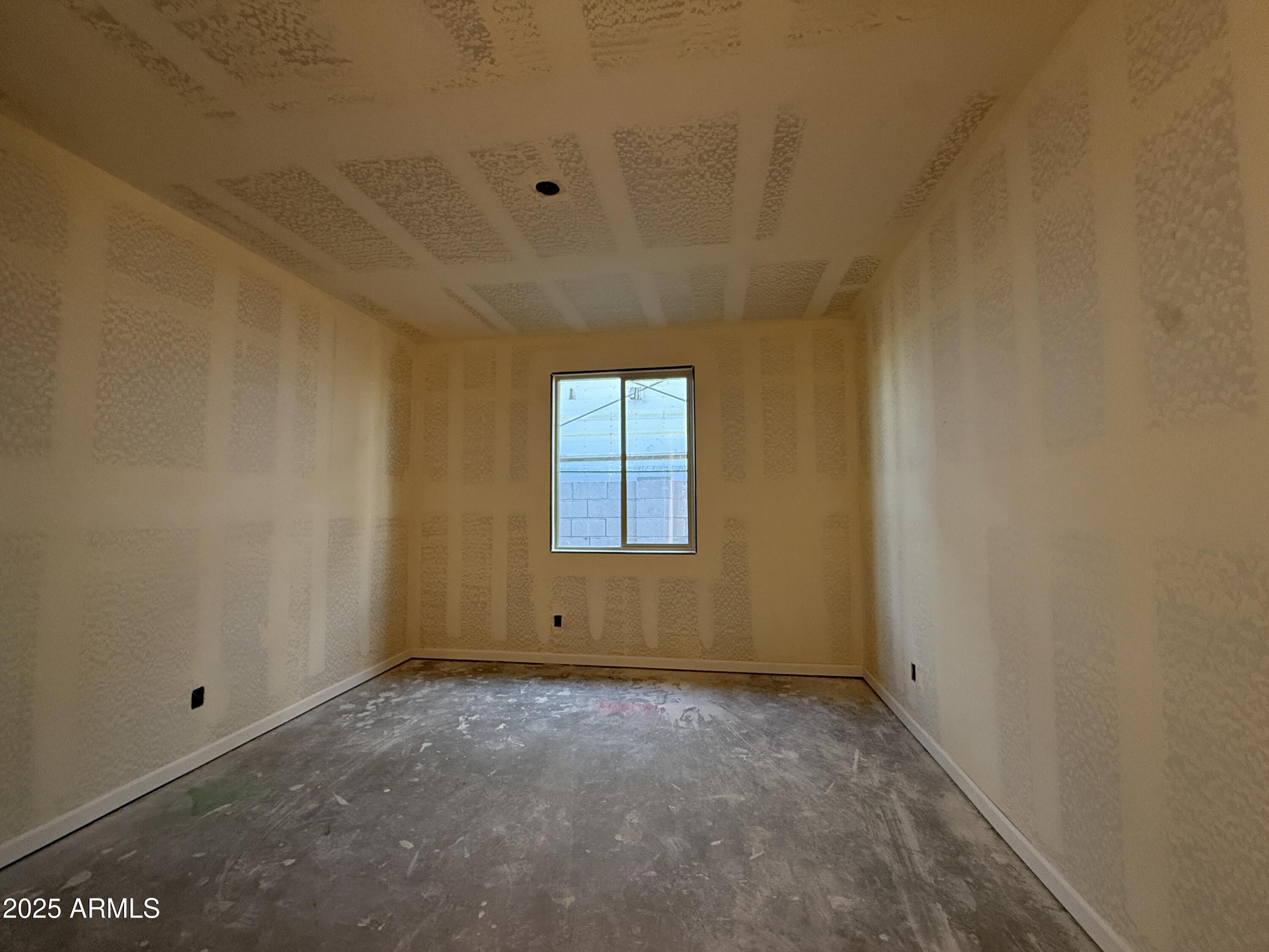 9545 W TAMARISK Avenue