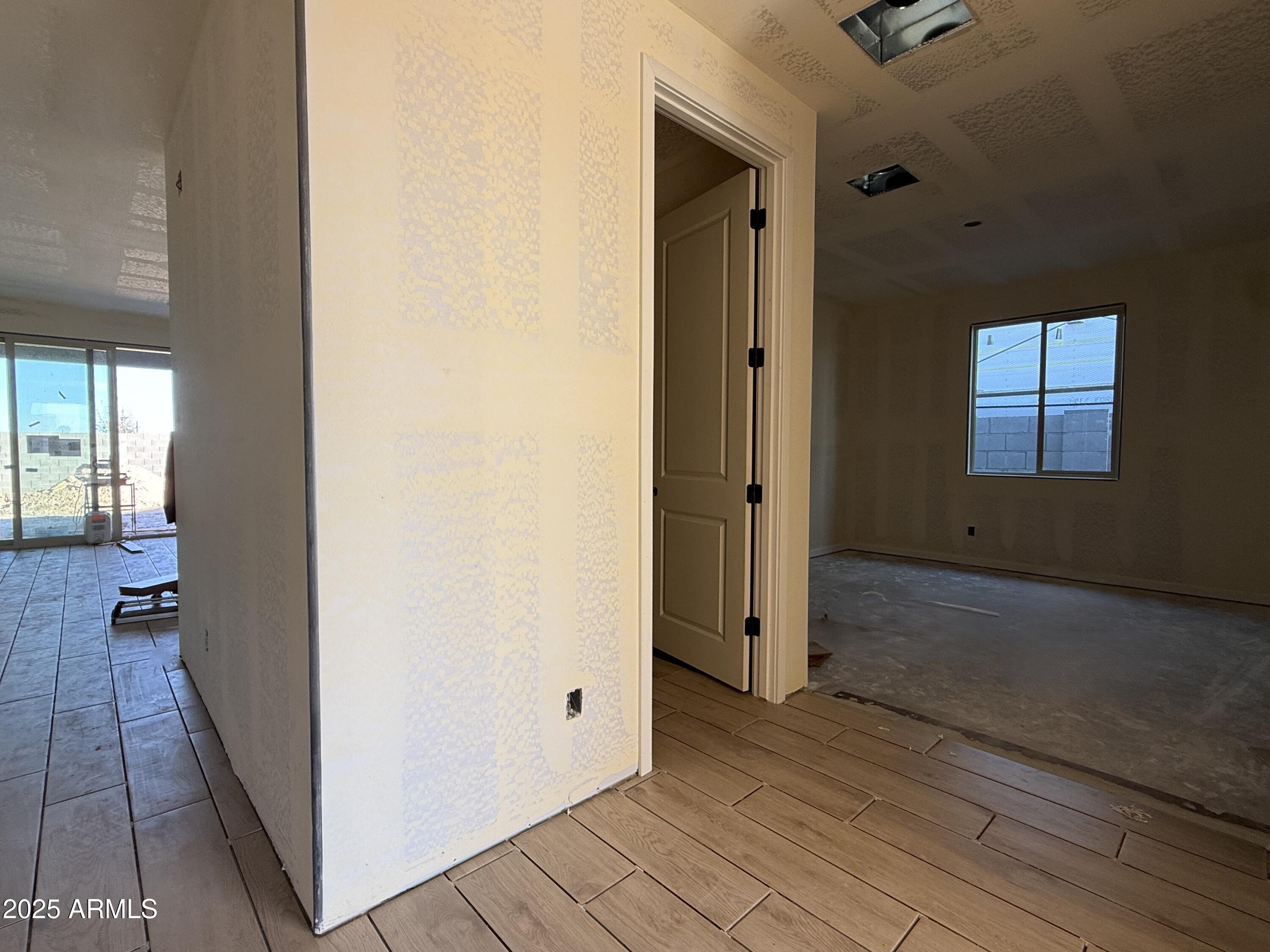 9545 W TAMARISK Avenue