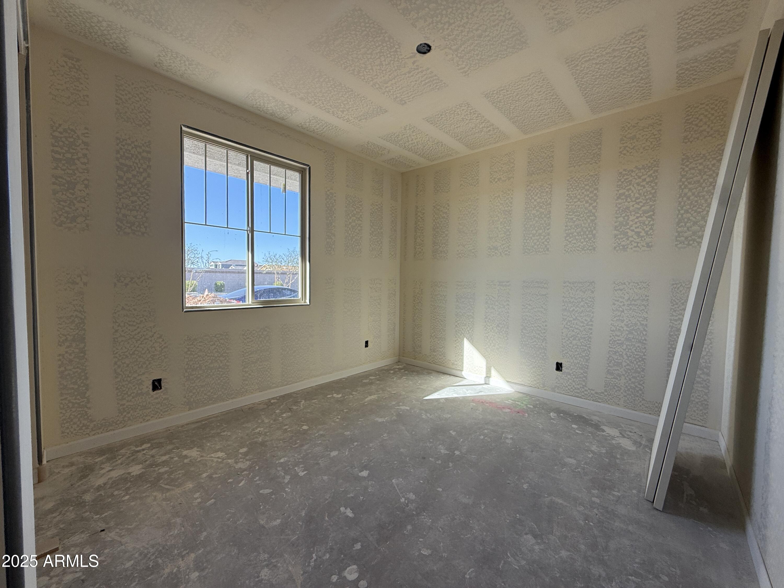 9545 W TAMARISK Avenue