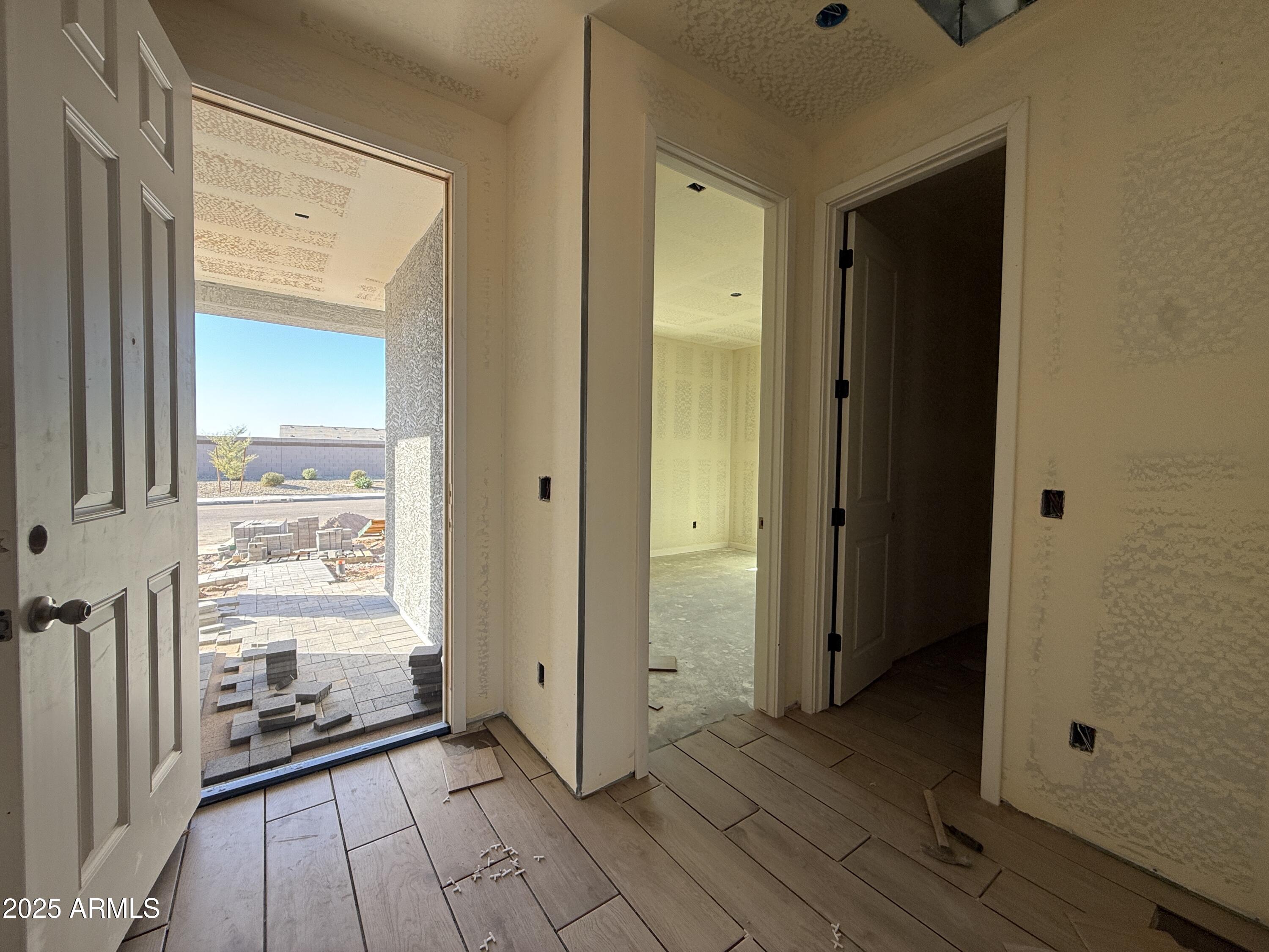 9545 W TAMARISK Avenue