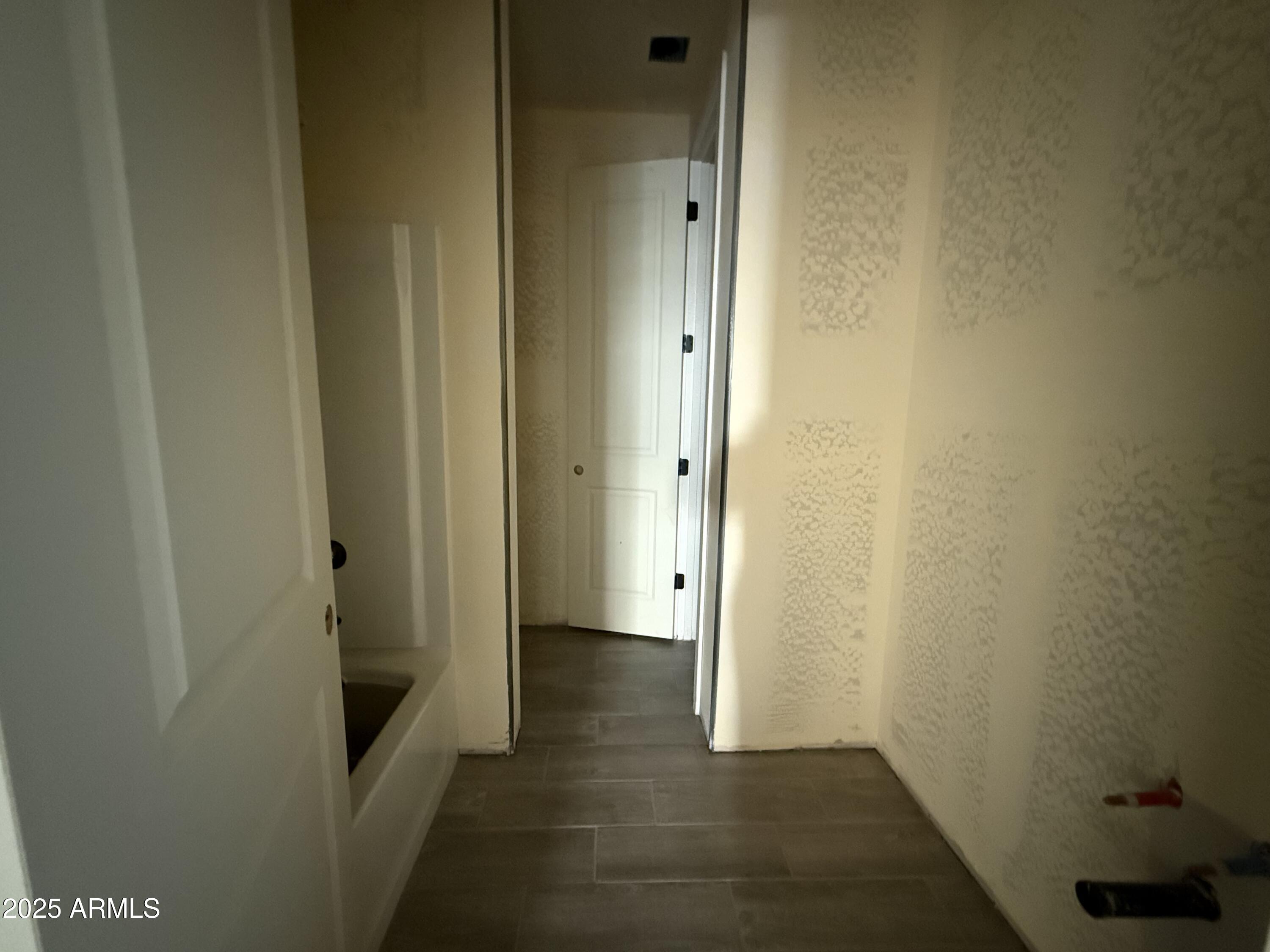 9549 W TAMARISK Avenue