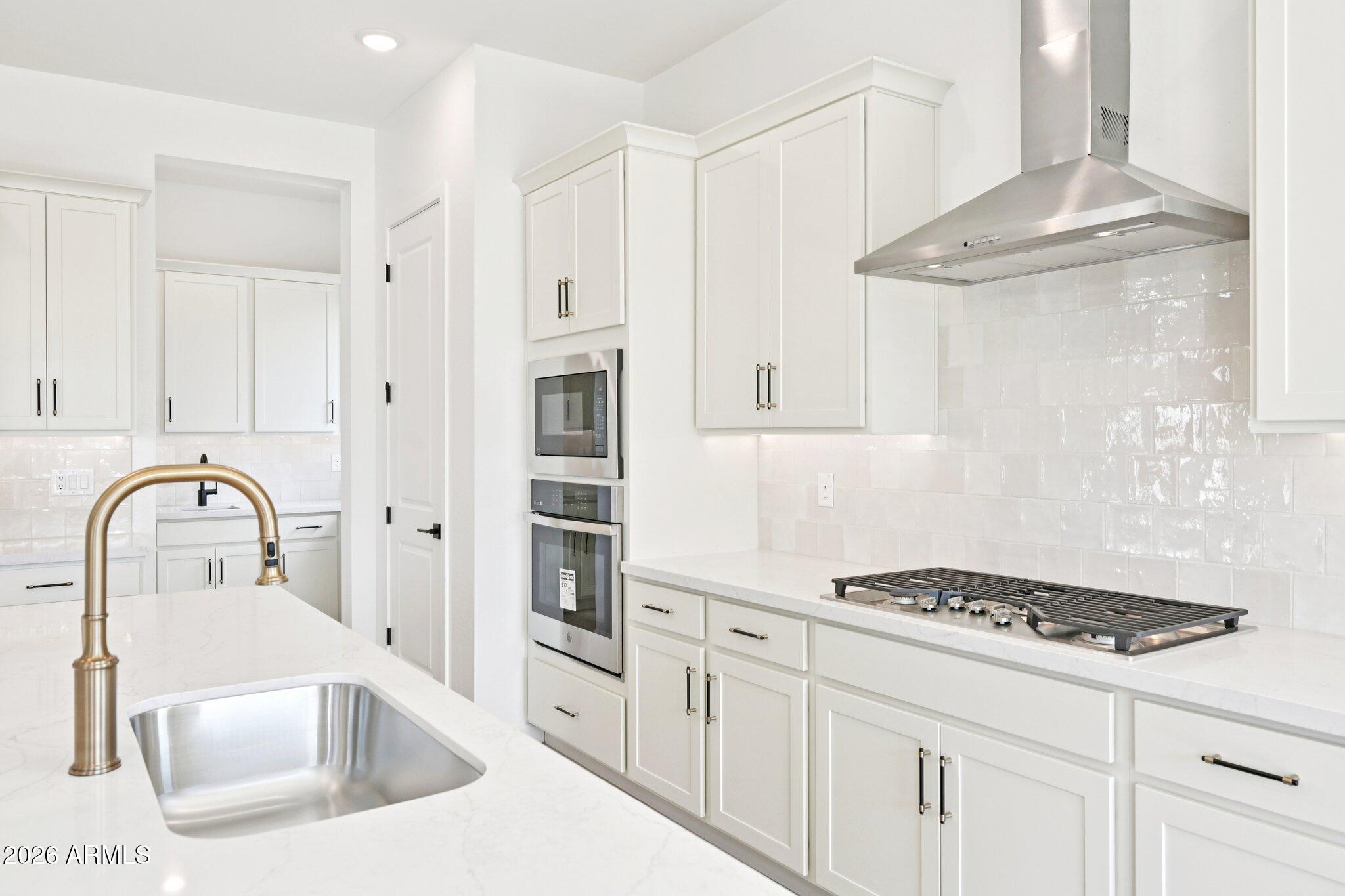 22913 E TWIN ACRES Drive