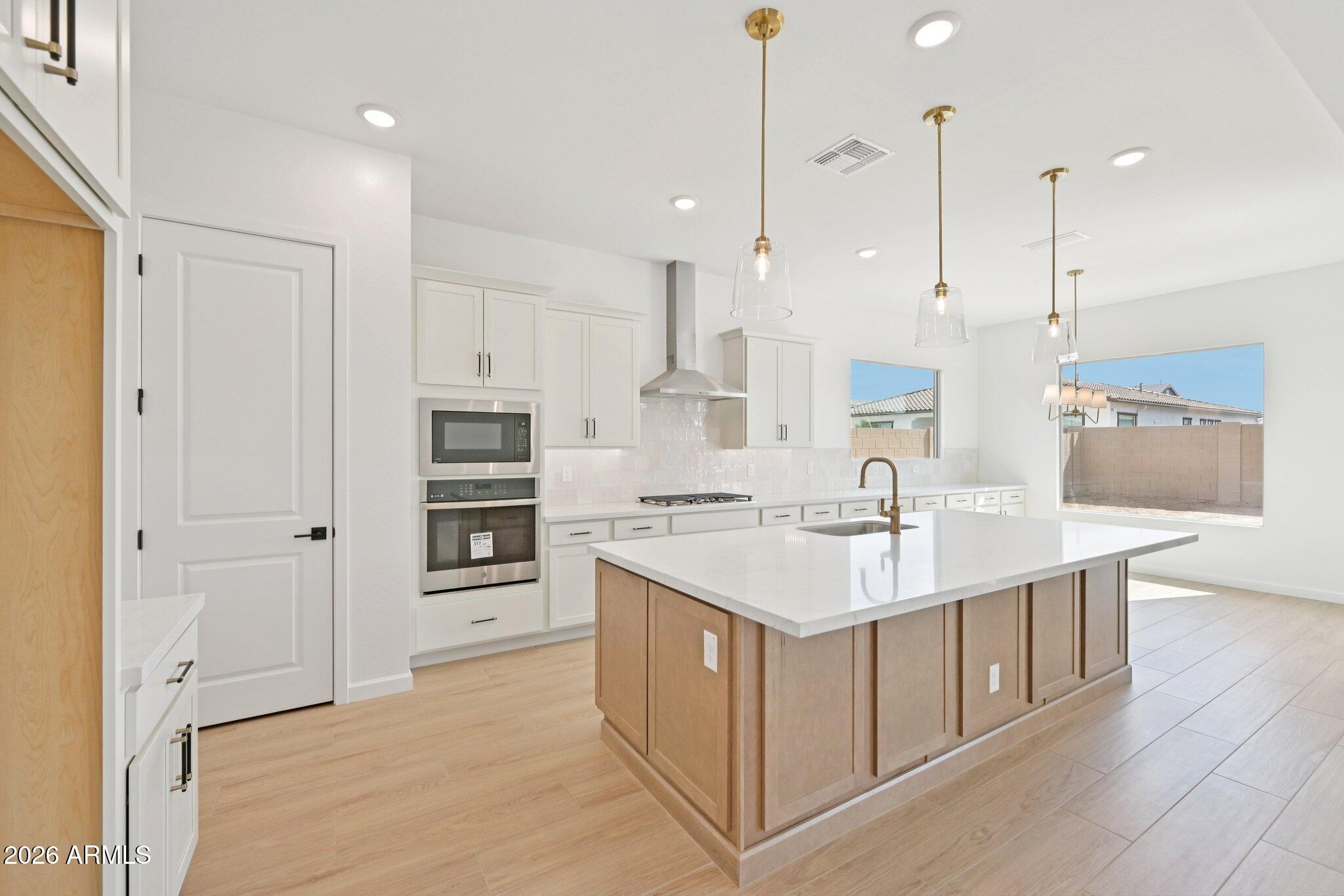22913 E TWIN ACRES Drive
