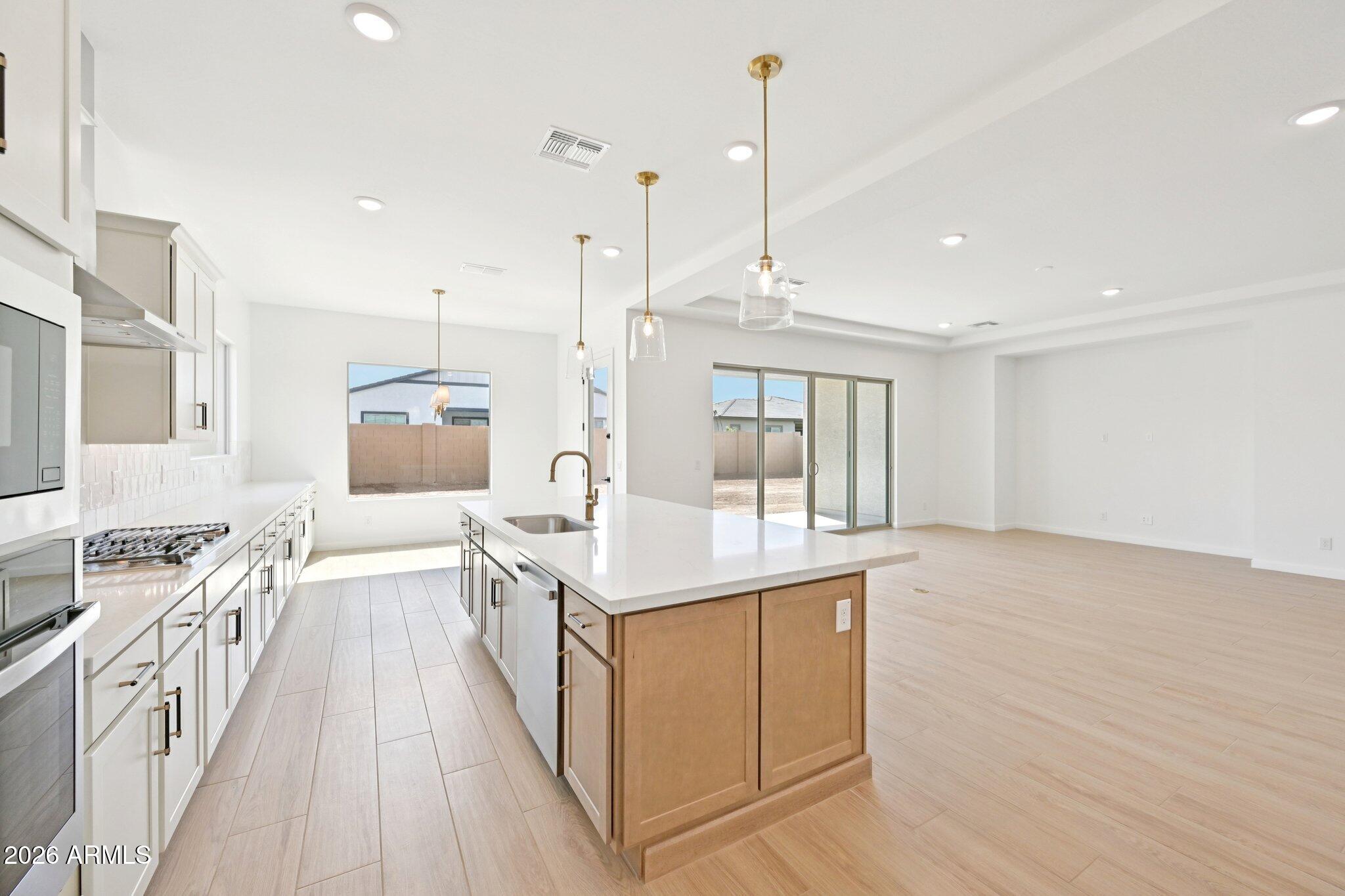 22913 E TWIN ACRES Drive