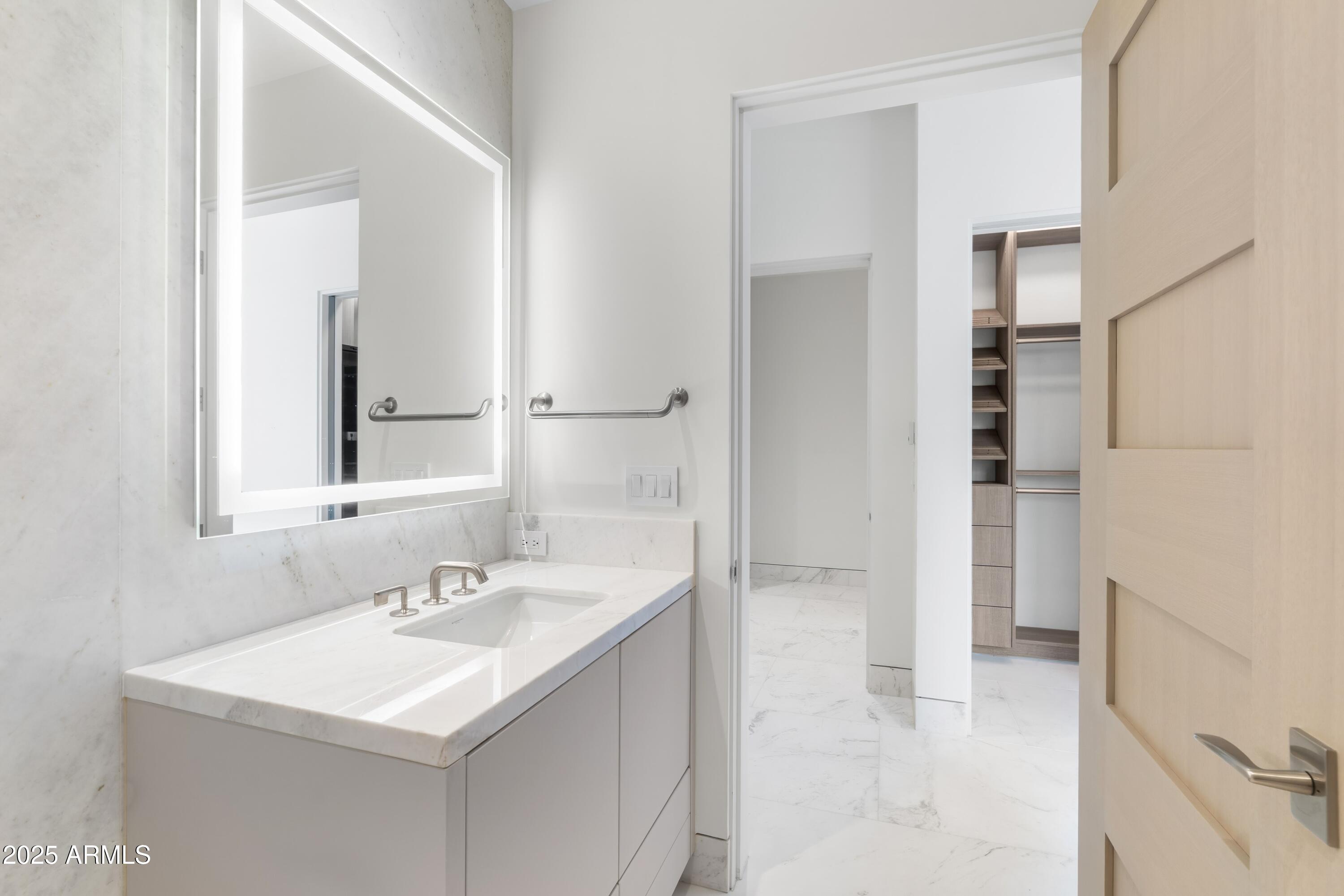 6587 N PALMERAIE Boulevard, 2041