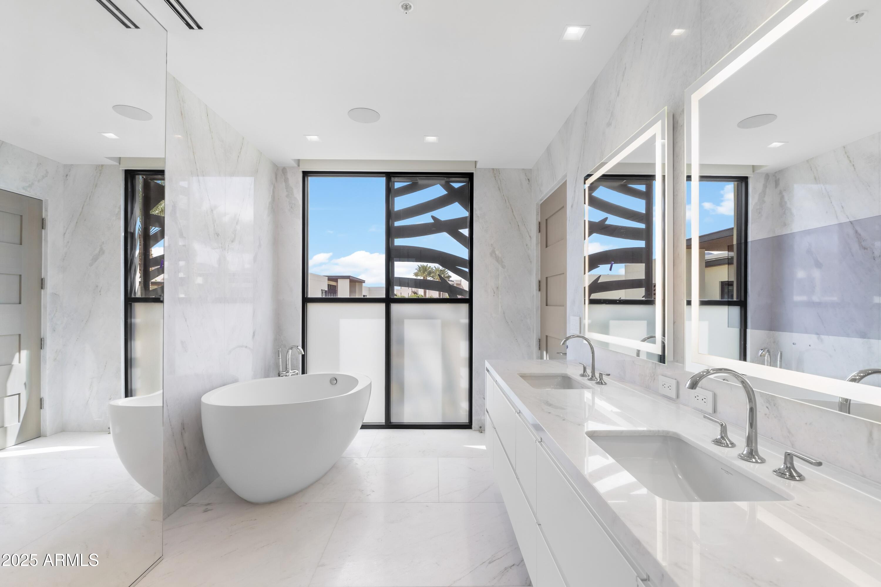 6587 N PALMERAIE Boulevard, 2041