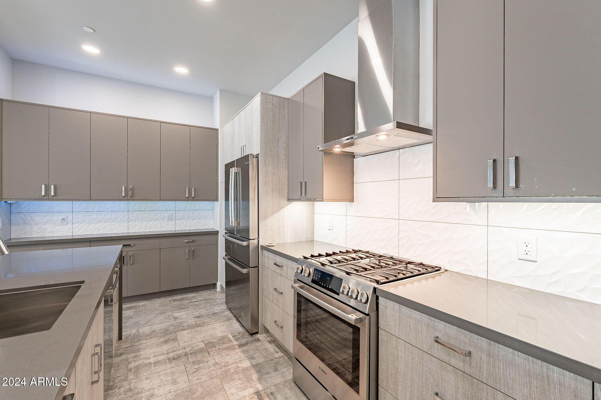 2645 E OSBORN Road, 3