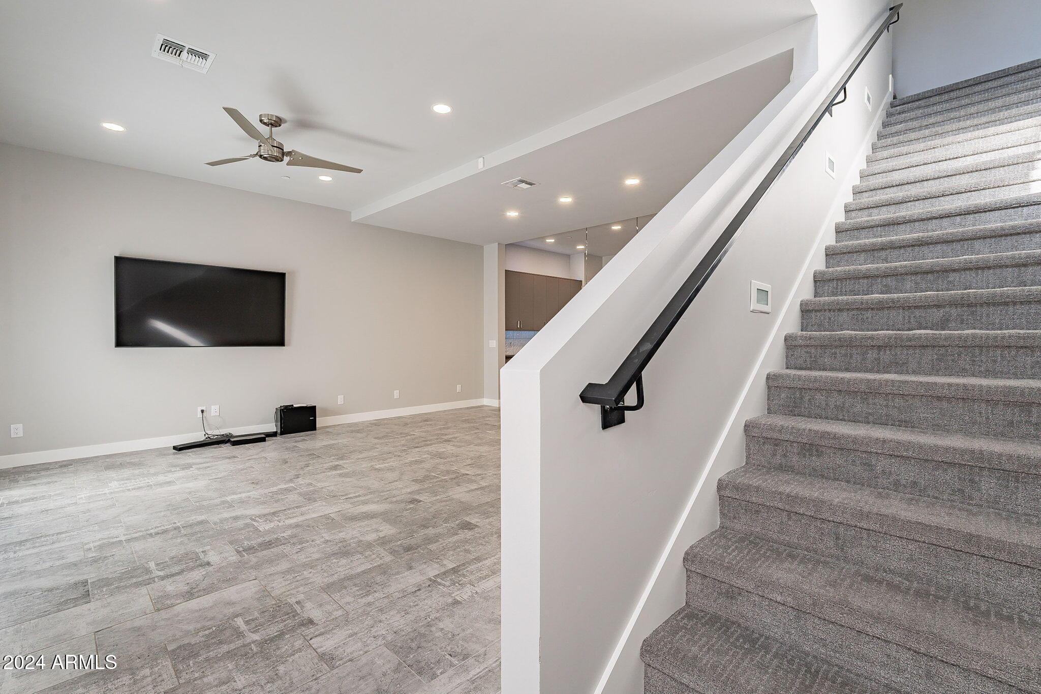 2645 E OSBORN Road, 3