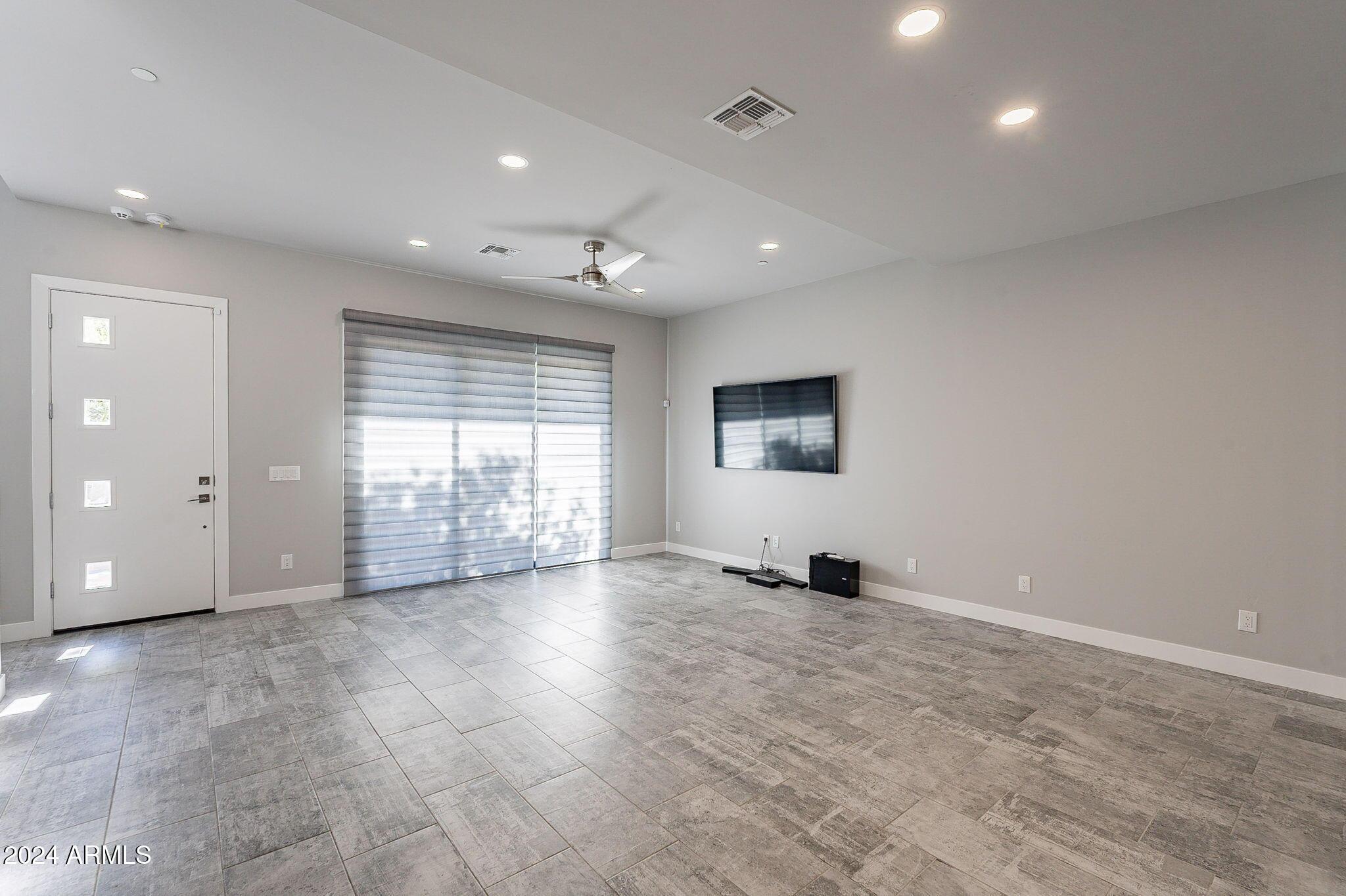 2645 E OSBORN Road, 3