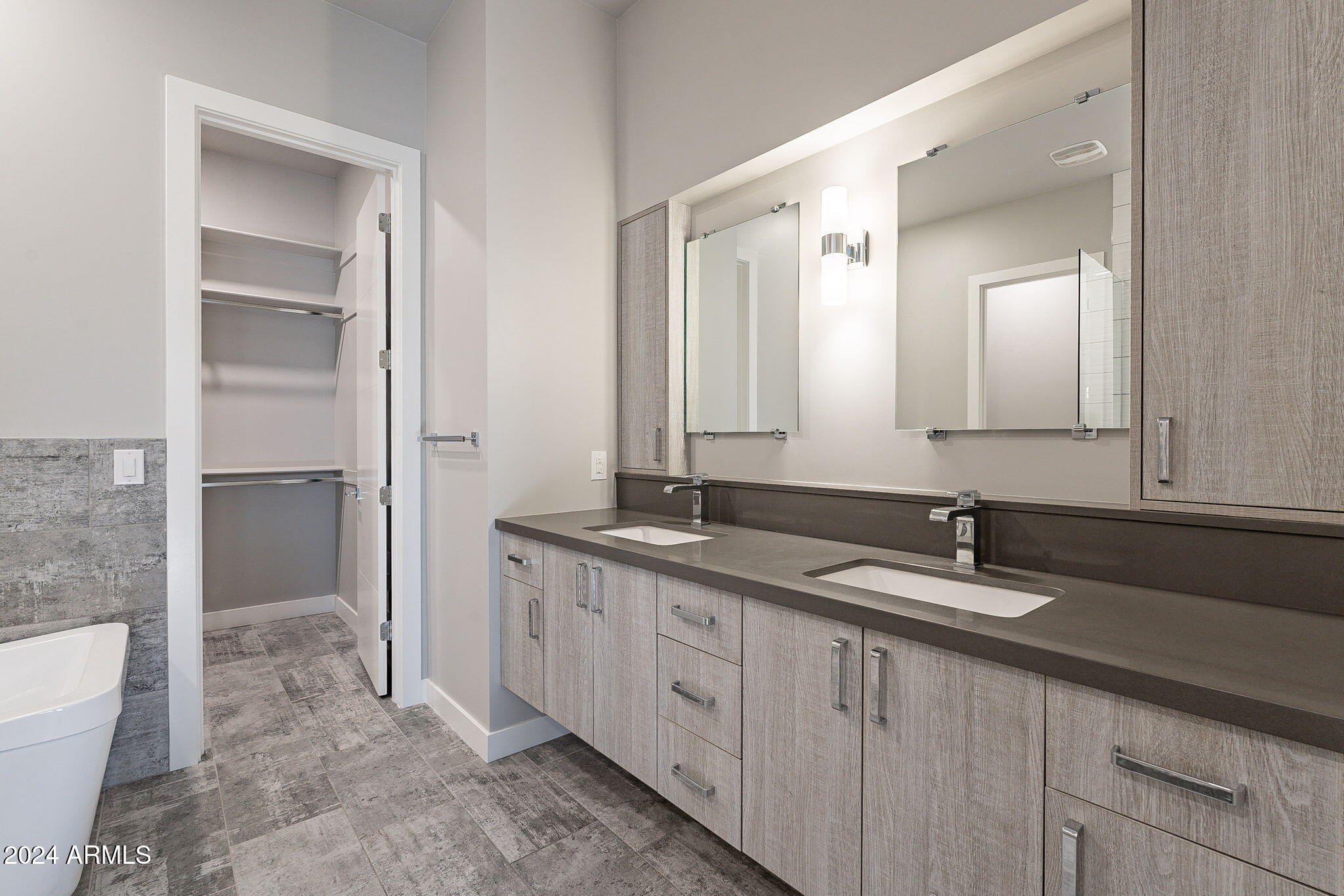 2645 E OSBORN Road, 3