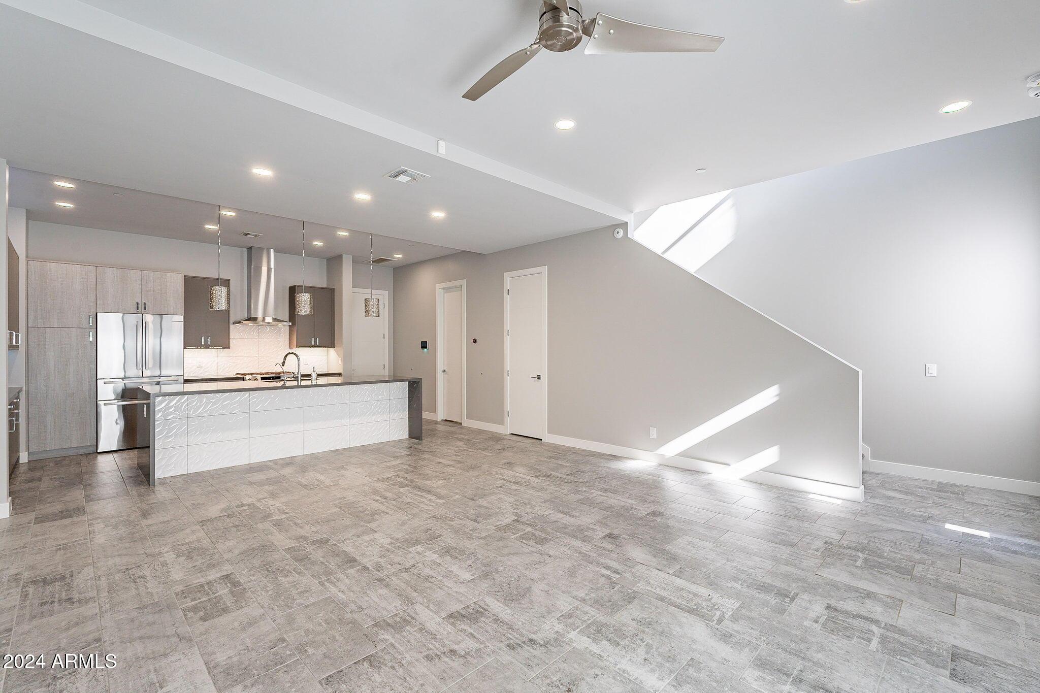 2645 E OSBORN Road, 3