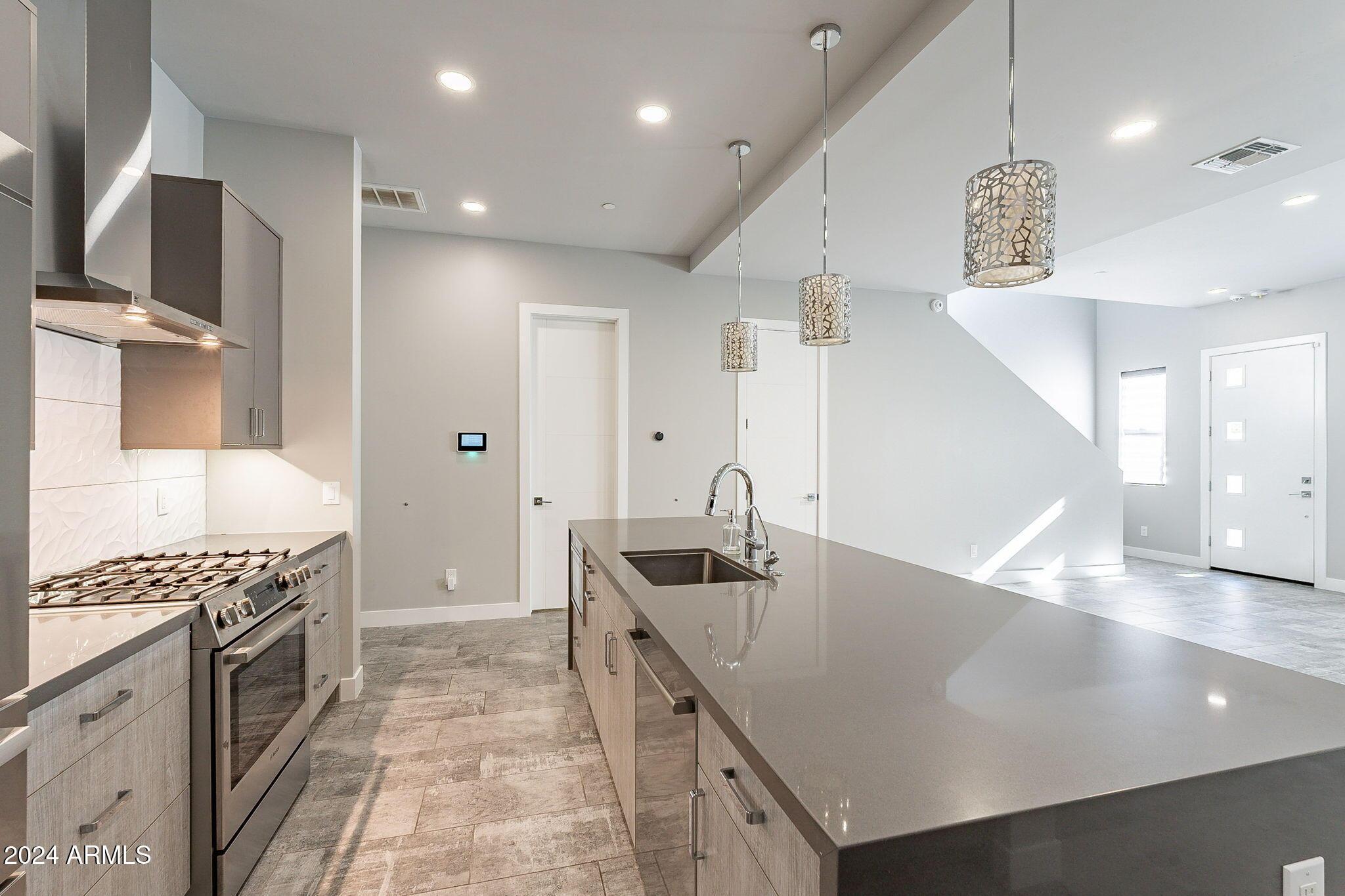 2645 E OSBORN Road, 3