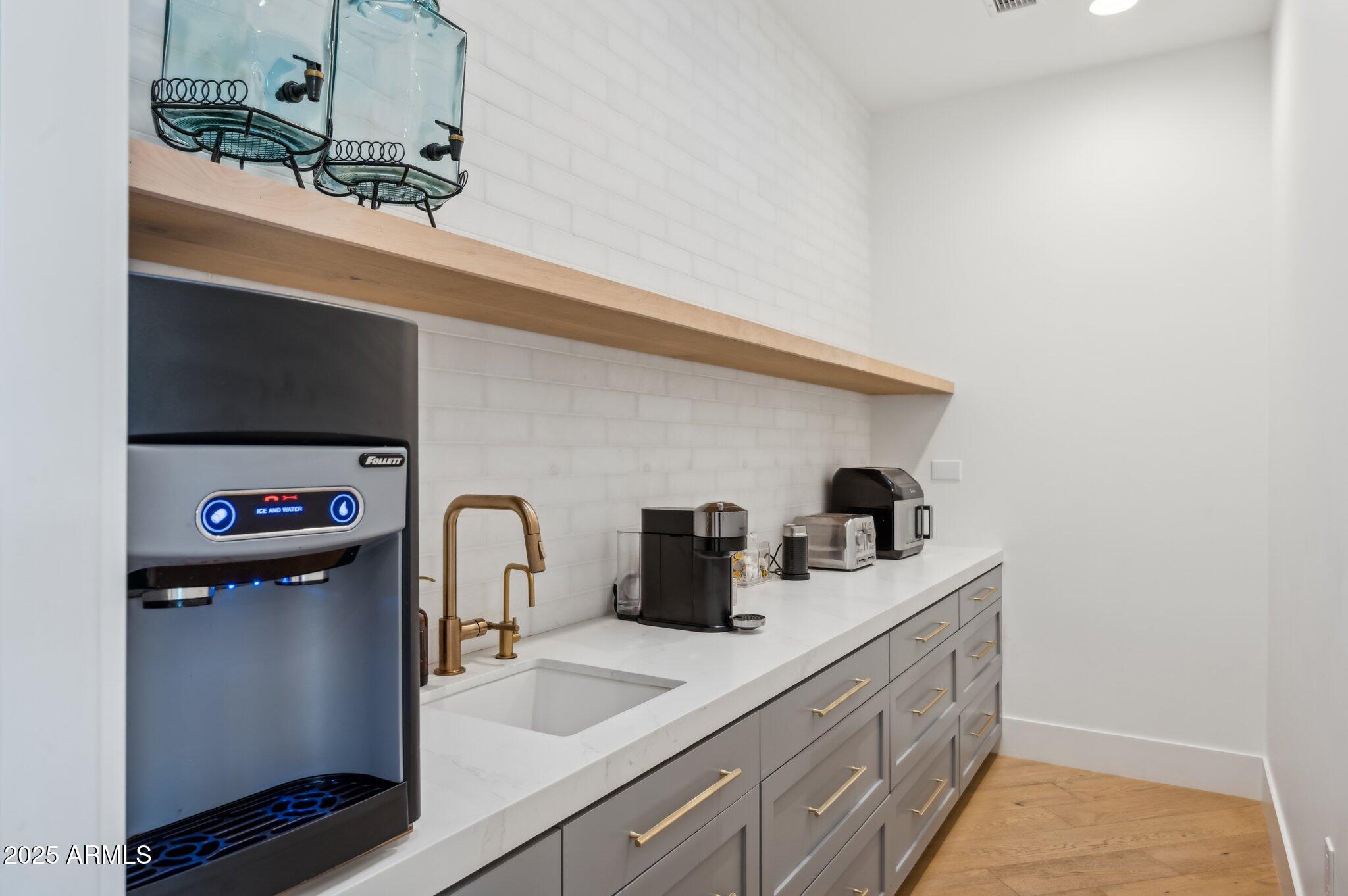 8624 E CAROL Way, Scottsdale