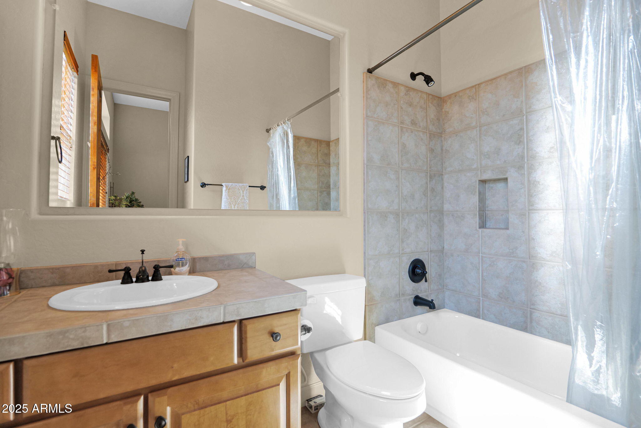 4207 N ARBOLES Circle