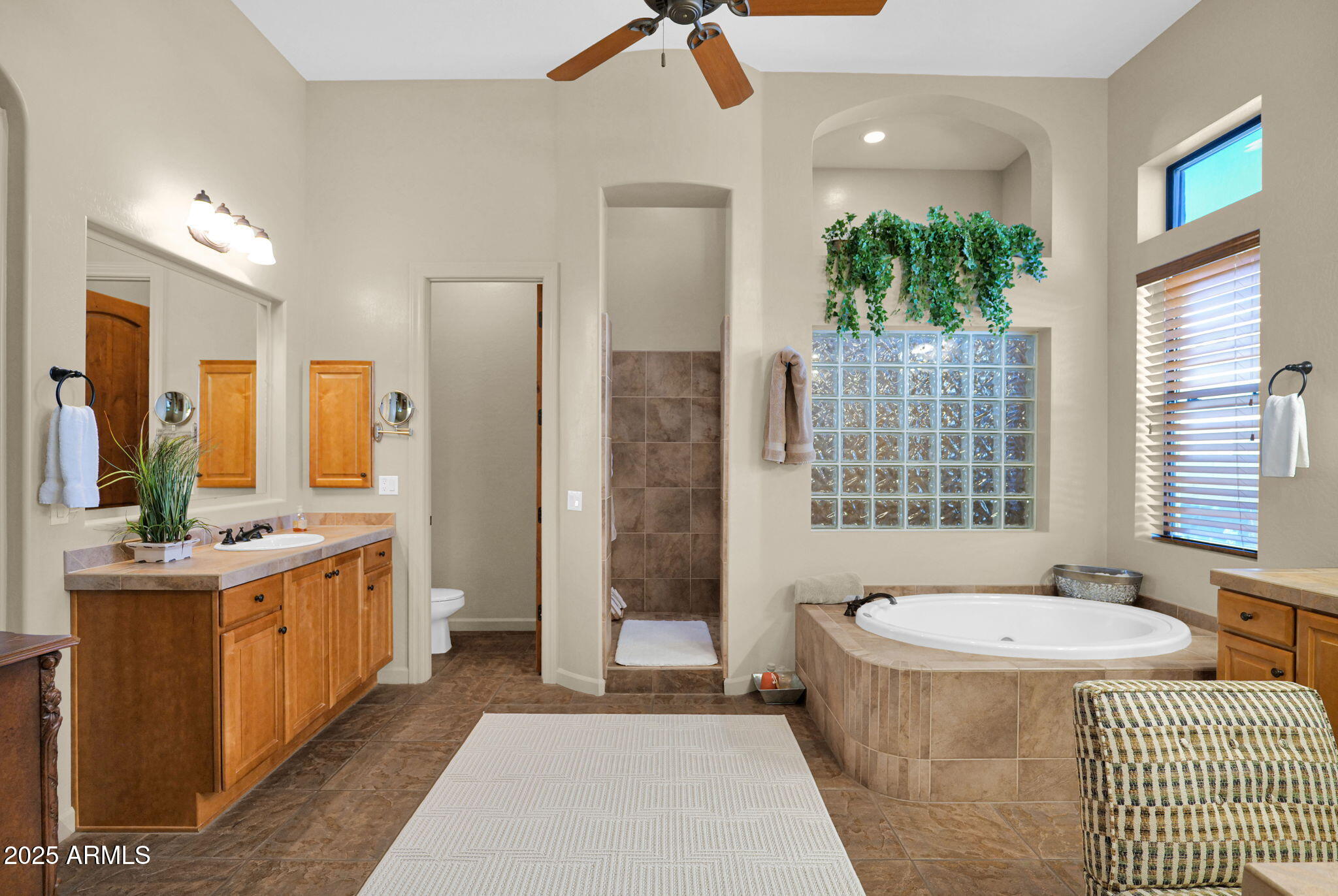 4207 N ARBOLES Circle