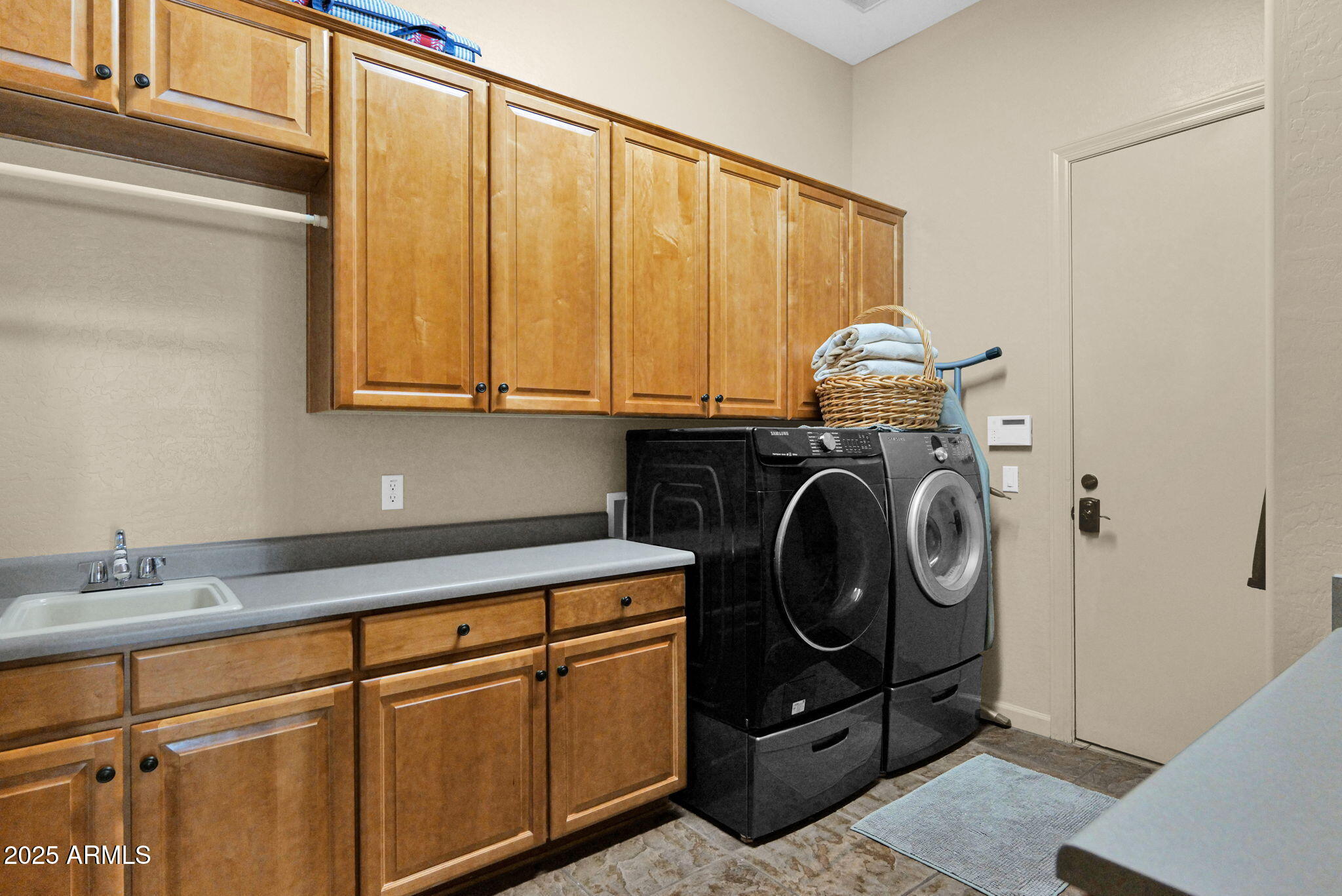 4207 N ARBOLES Circle