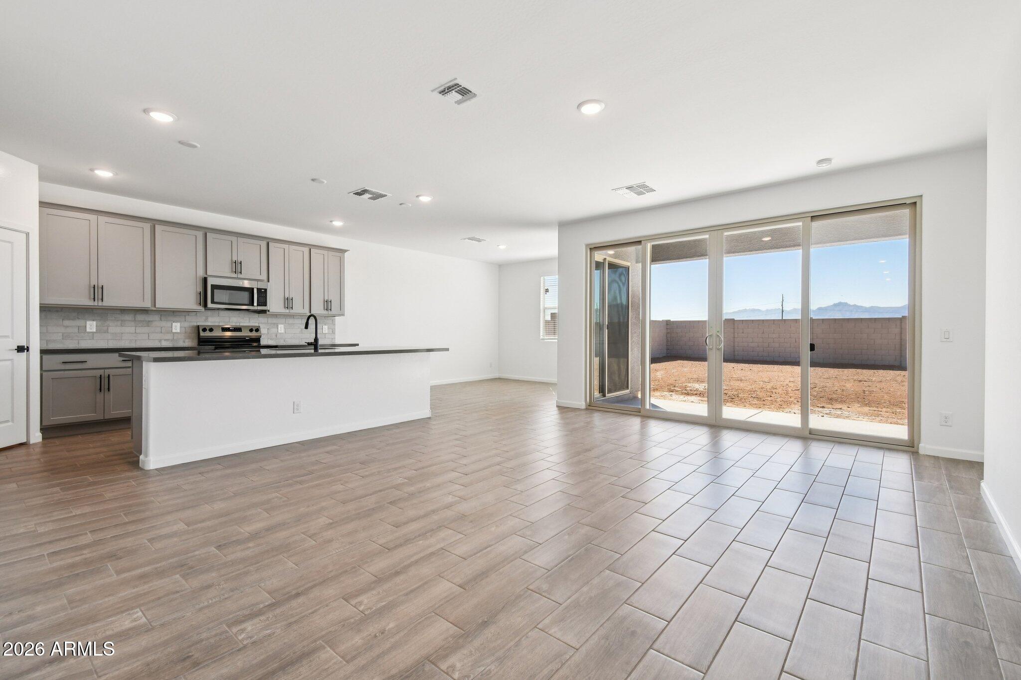 9541 W TAMARISK Avenue, Tolleson