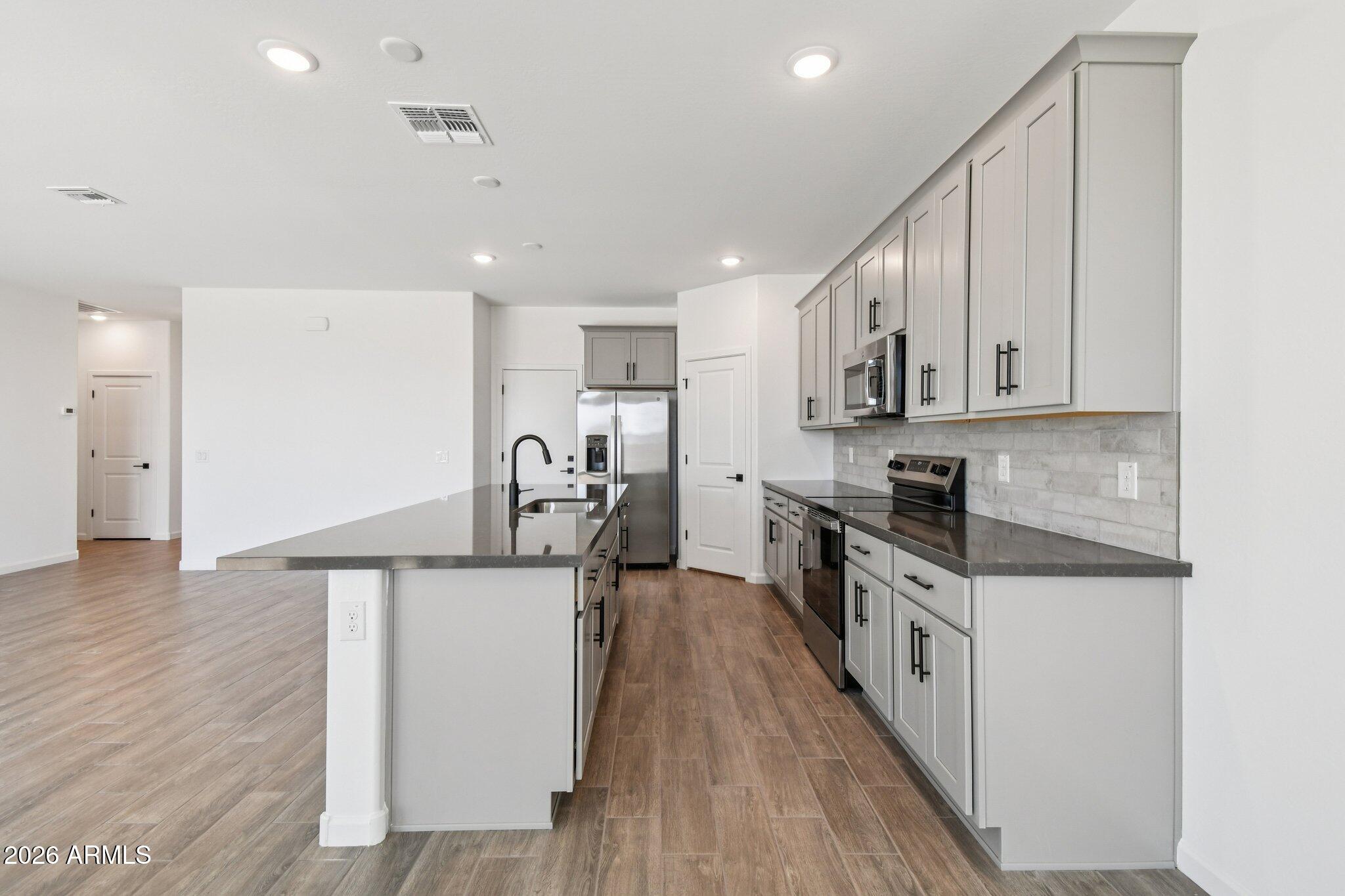 9541 W TAMARISK Avenue, Tolleson