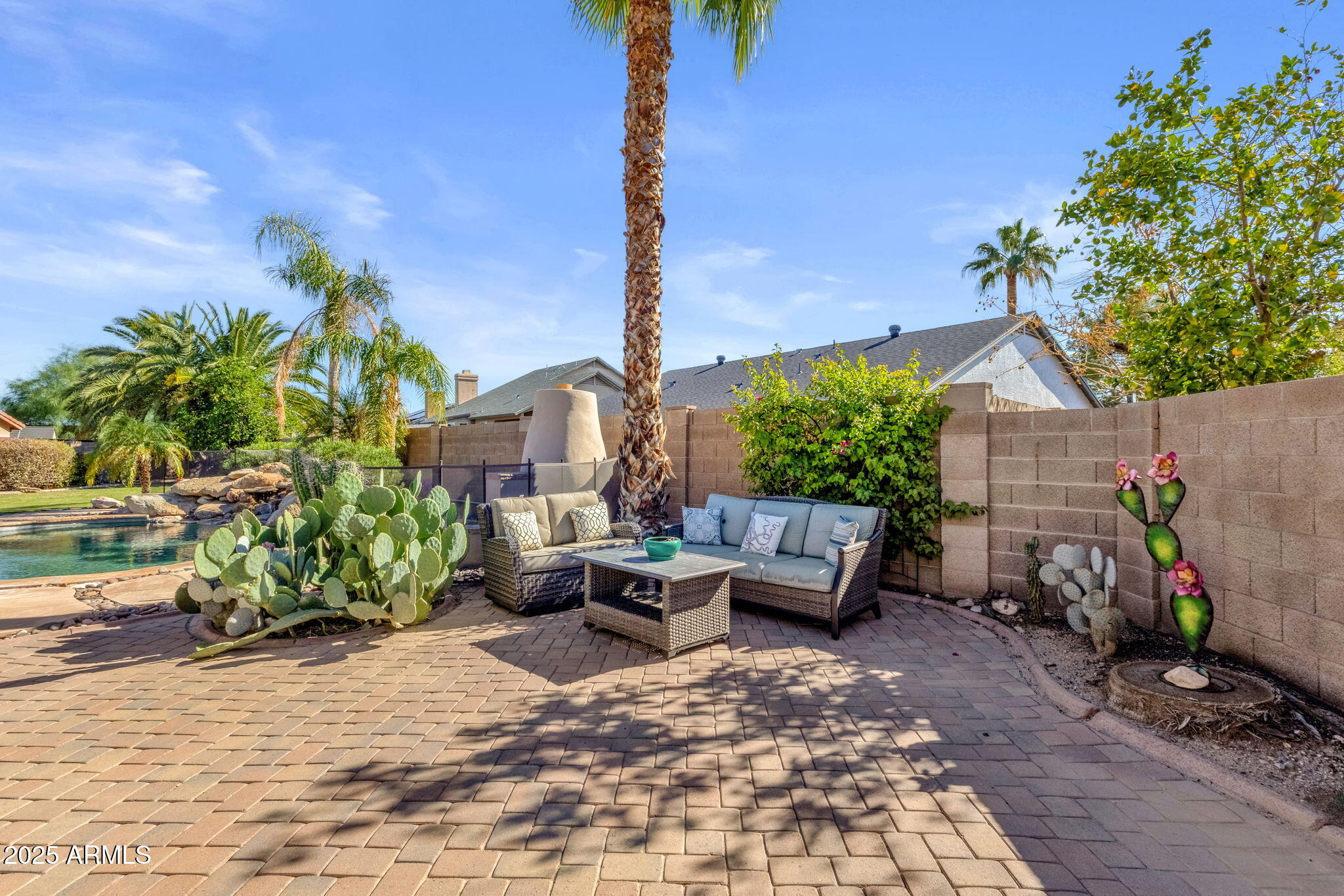 6361 W GROVERS Avenue, Glendale