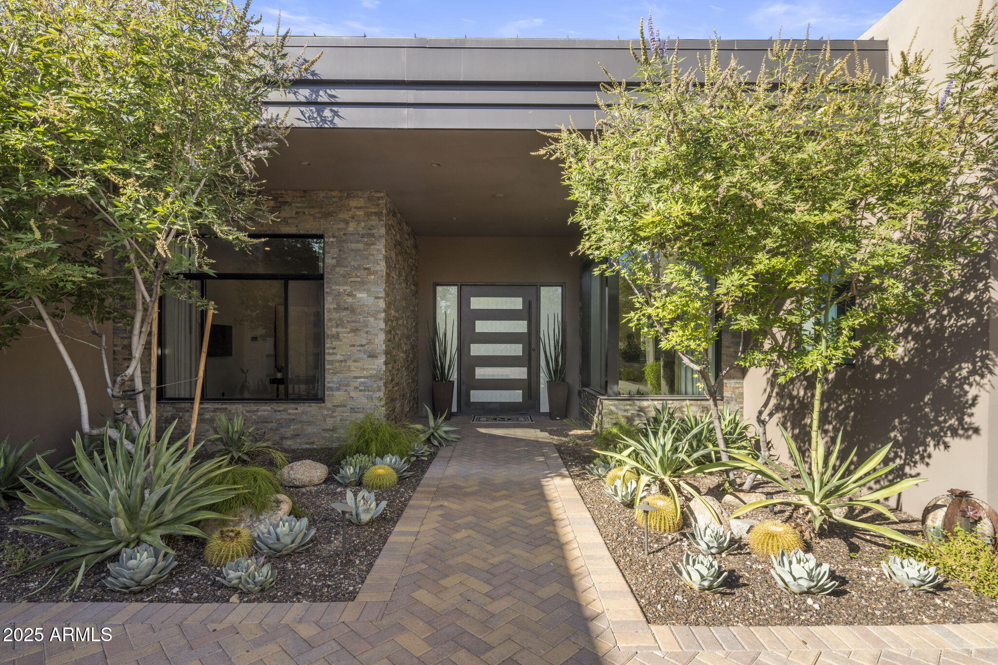 10284 E RUNNING DEER Trail