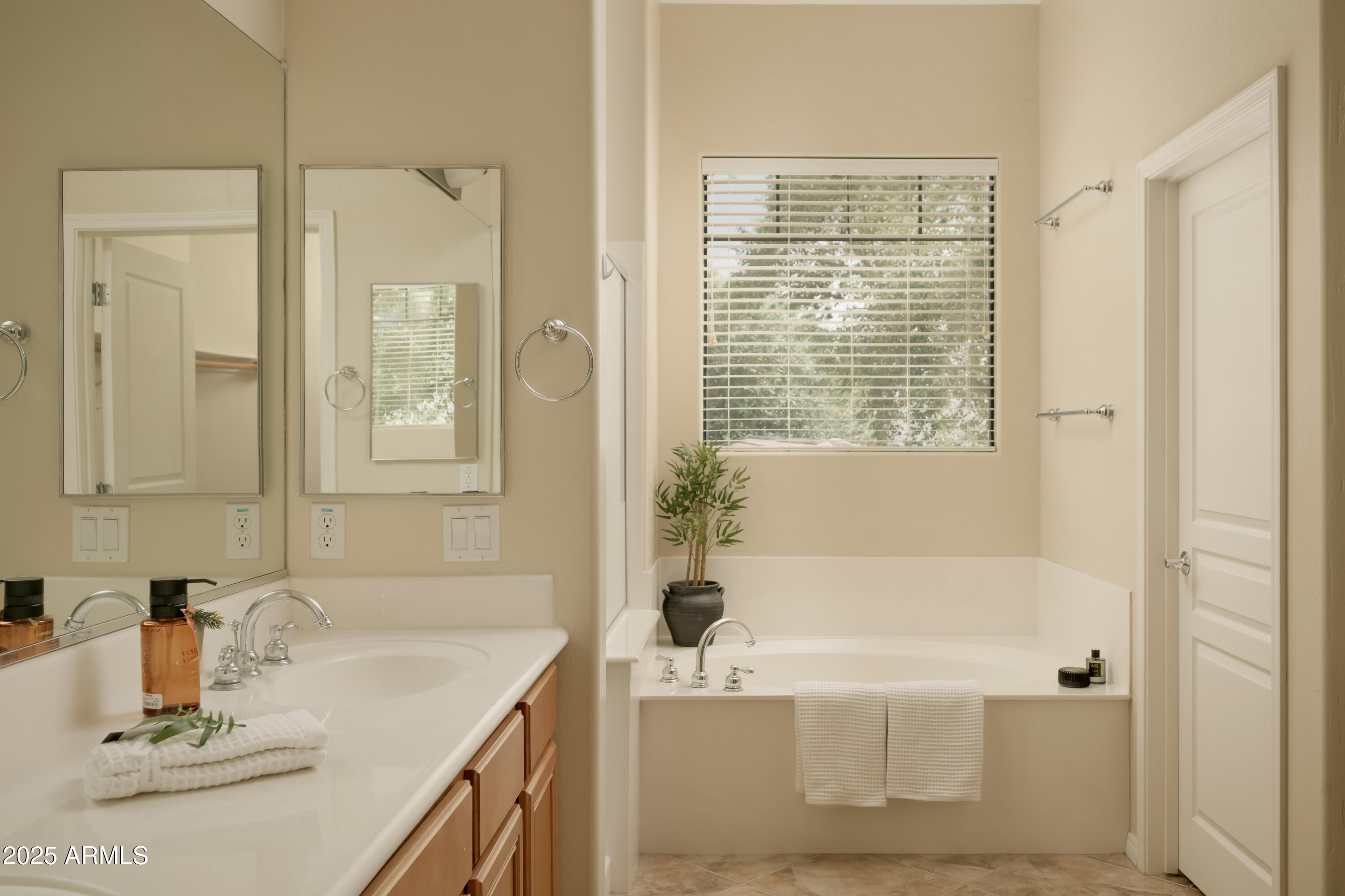 2989 N 44TH Street, 2007, Phoenix Unit: 2007