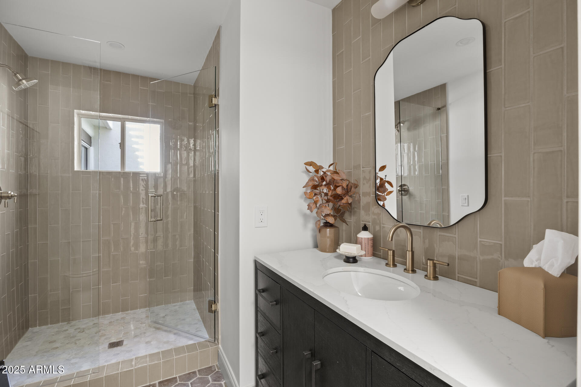 4646 E SHADOW ROCK Road