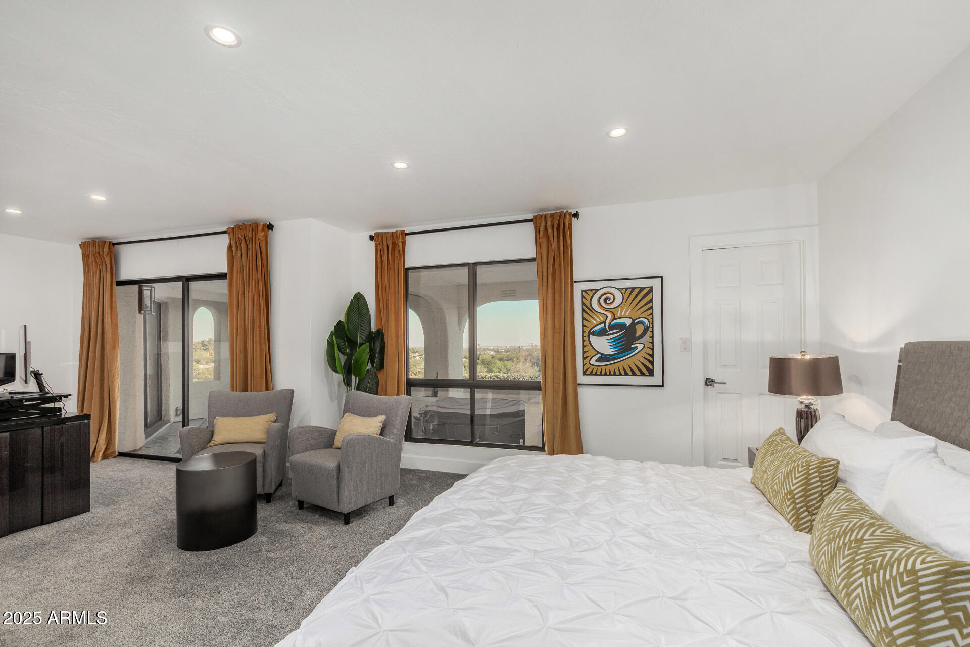 3800 E LINCOLN Drive, 23