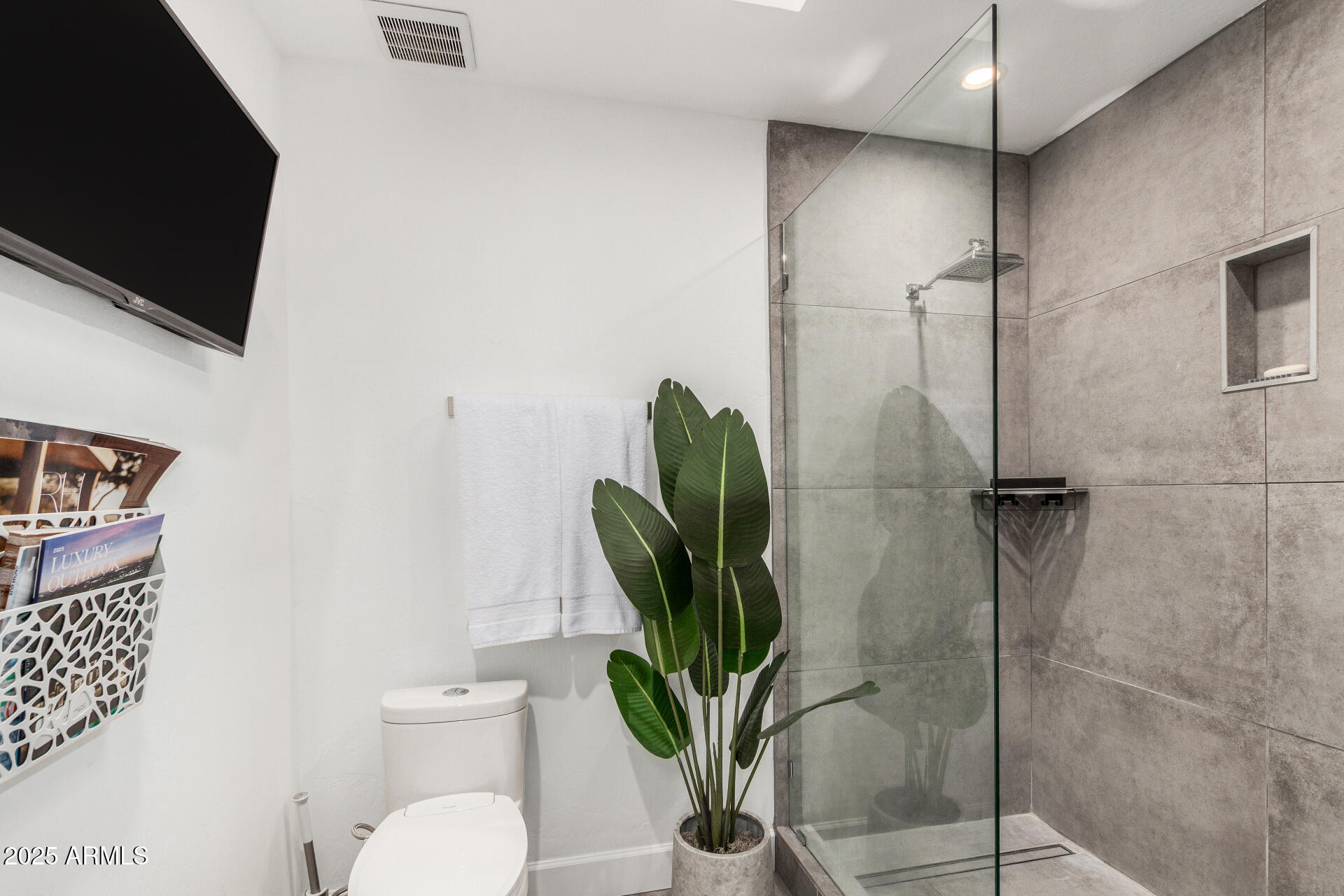 3800 E LINCOLN Drive, 23