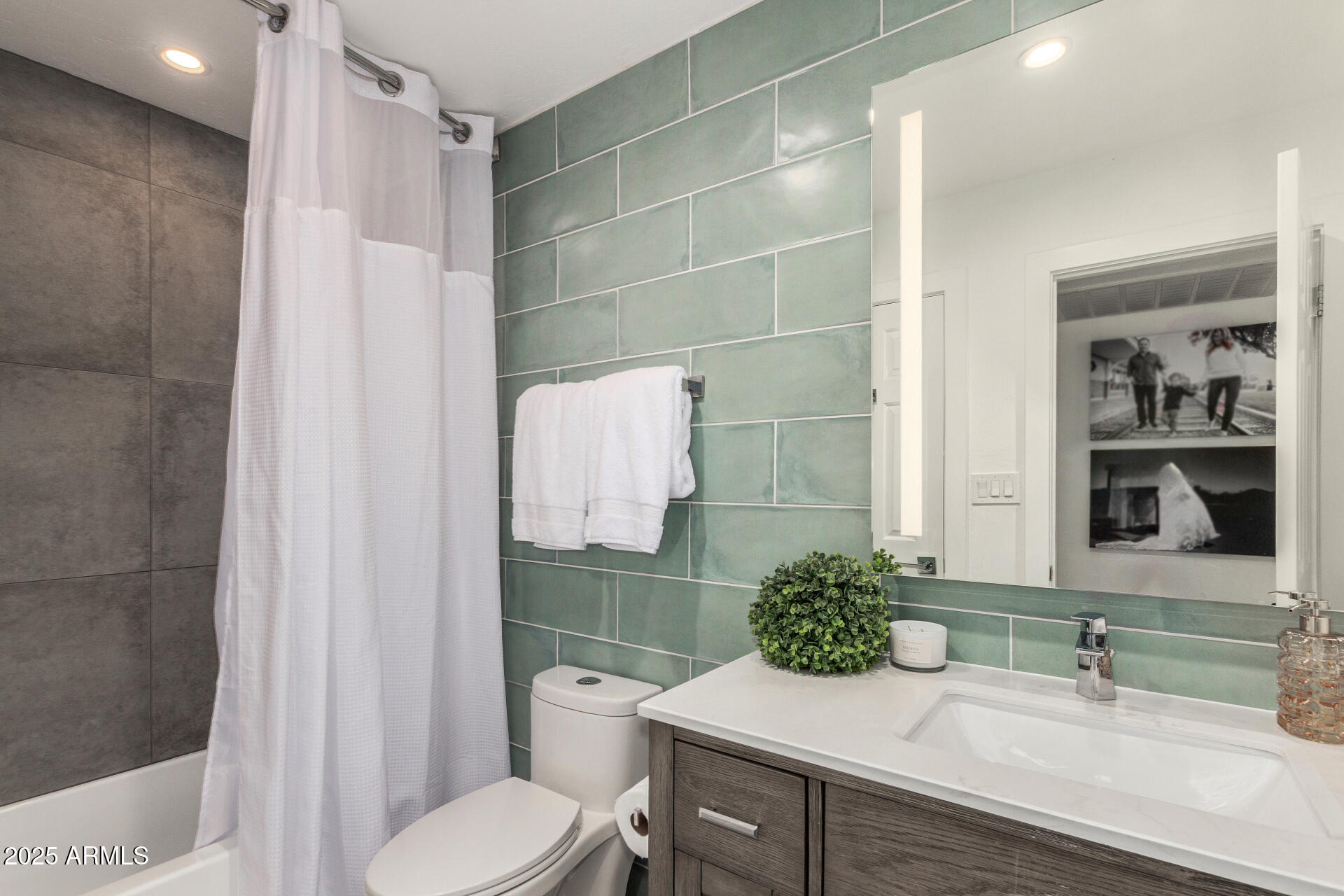 3800 E LINCOLN Drive, 23