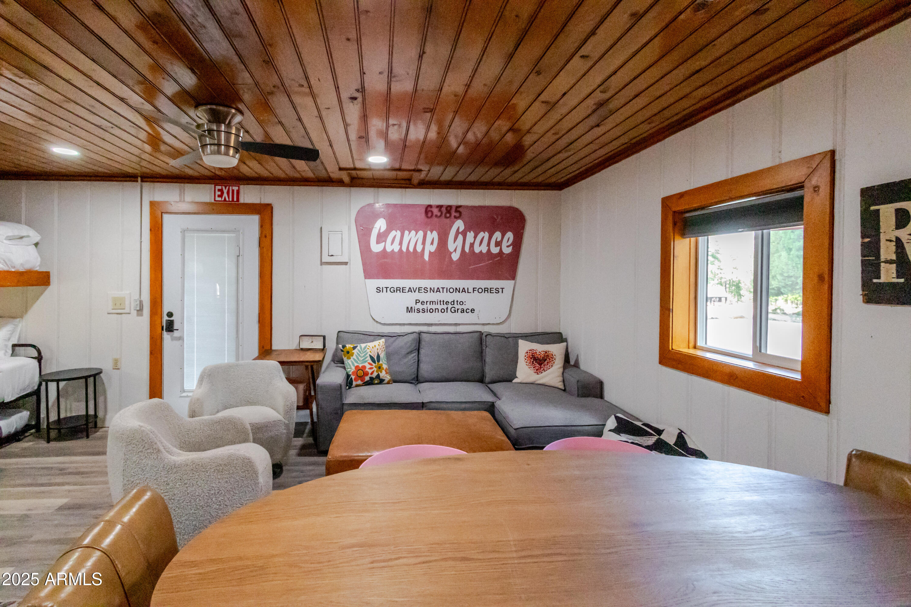 6385 W WHITE MOUNTAIN Boulevard