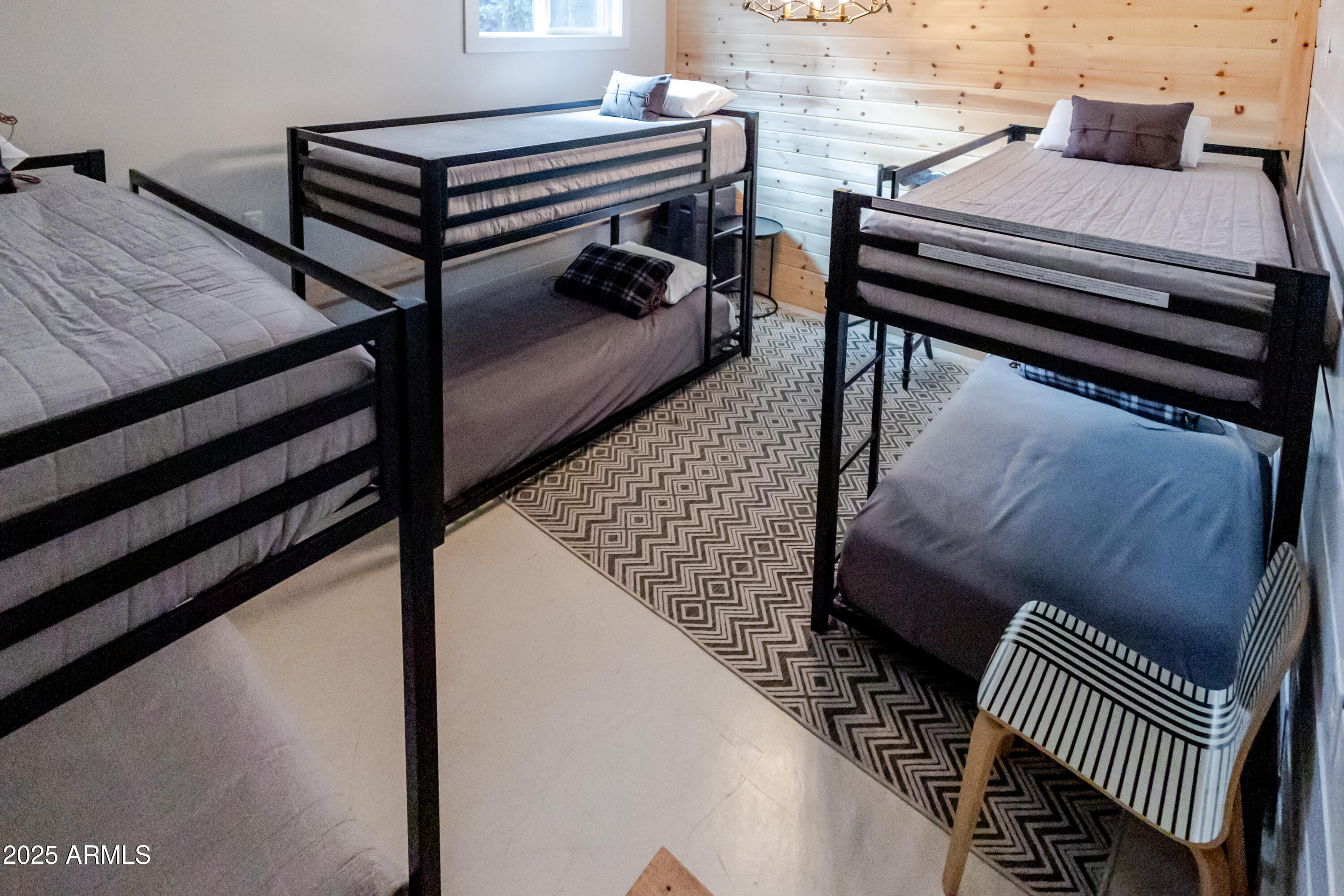 6385 W WHITE MOUNTAIN Boulevard