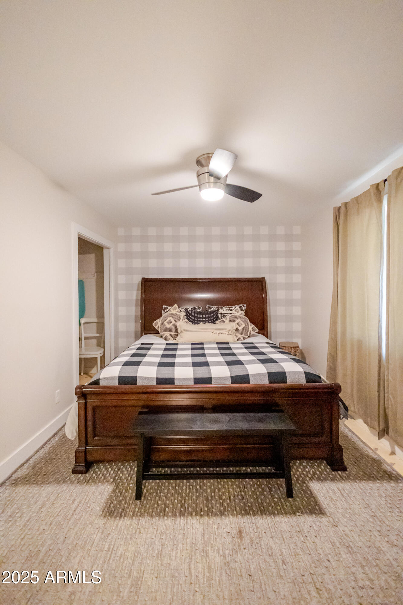 6385 W WHITE MOUNTAIN Boulevard