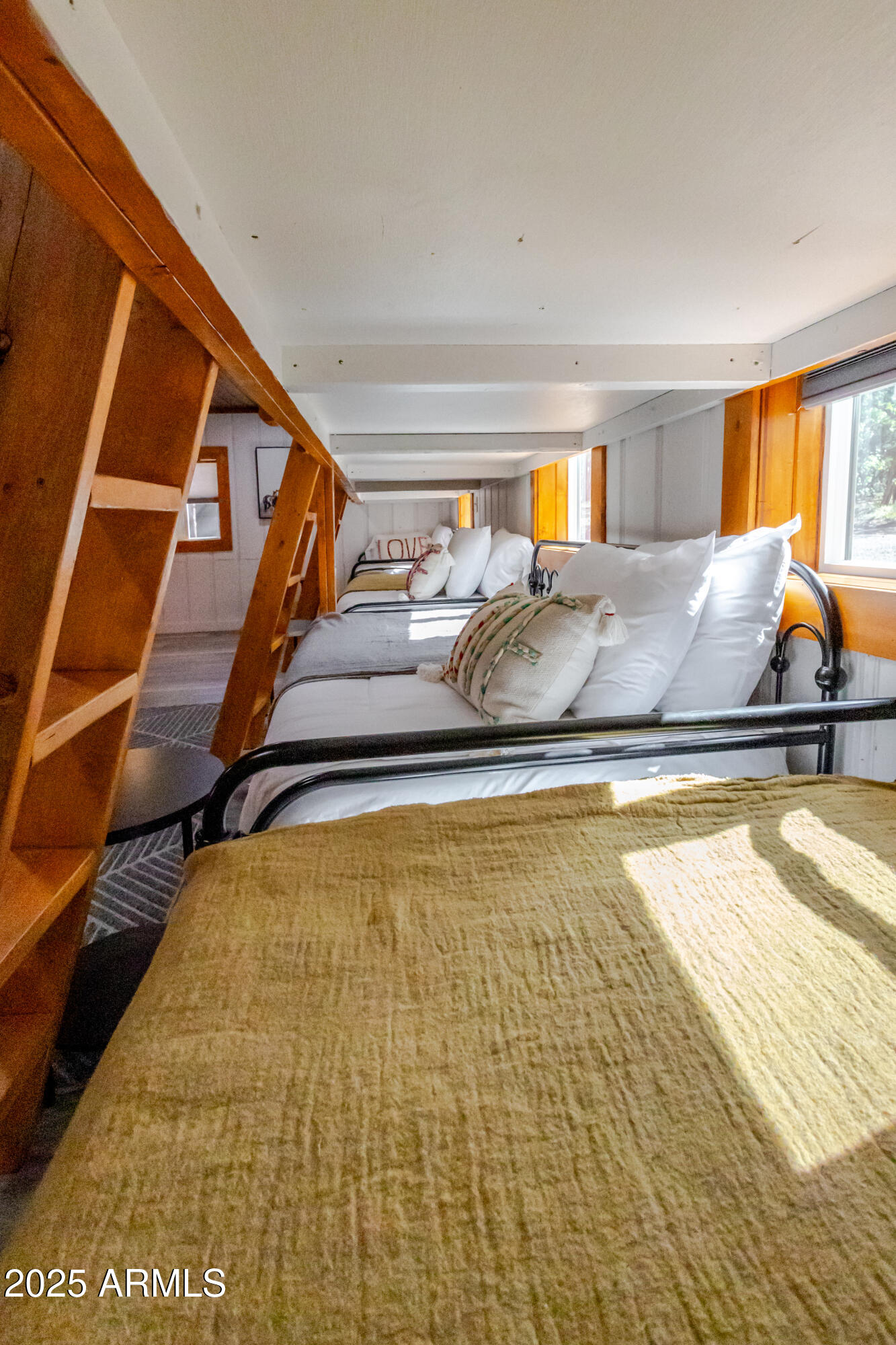 6385 W WHITE MOUNTAIN Boulevard