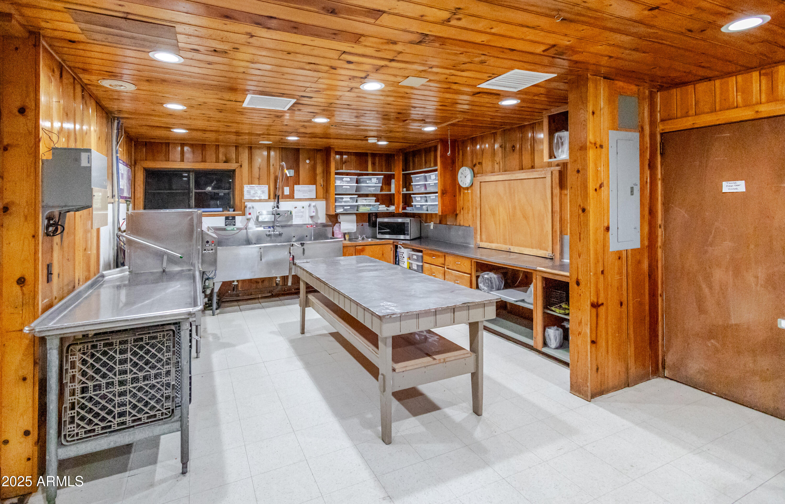 6385 W WHITE MOUNTAIN Boulevard