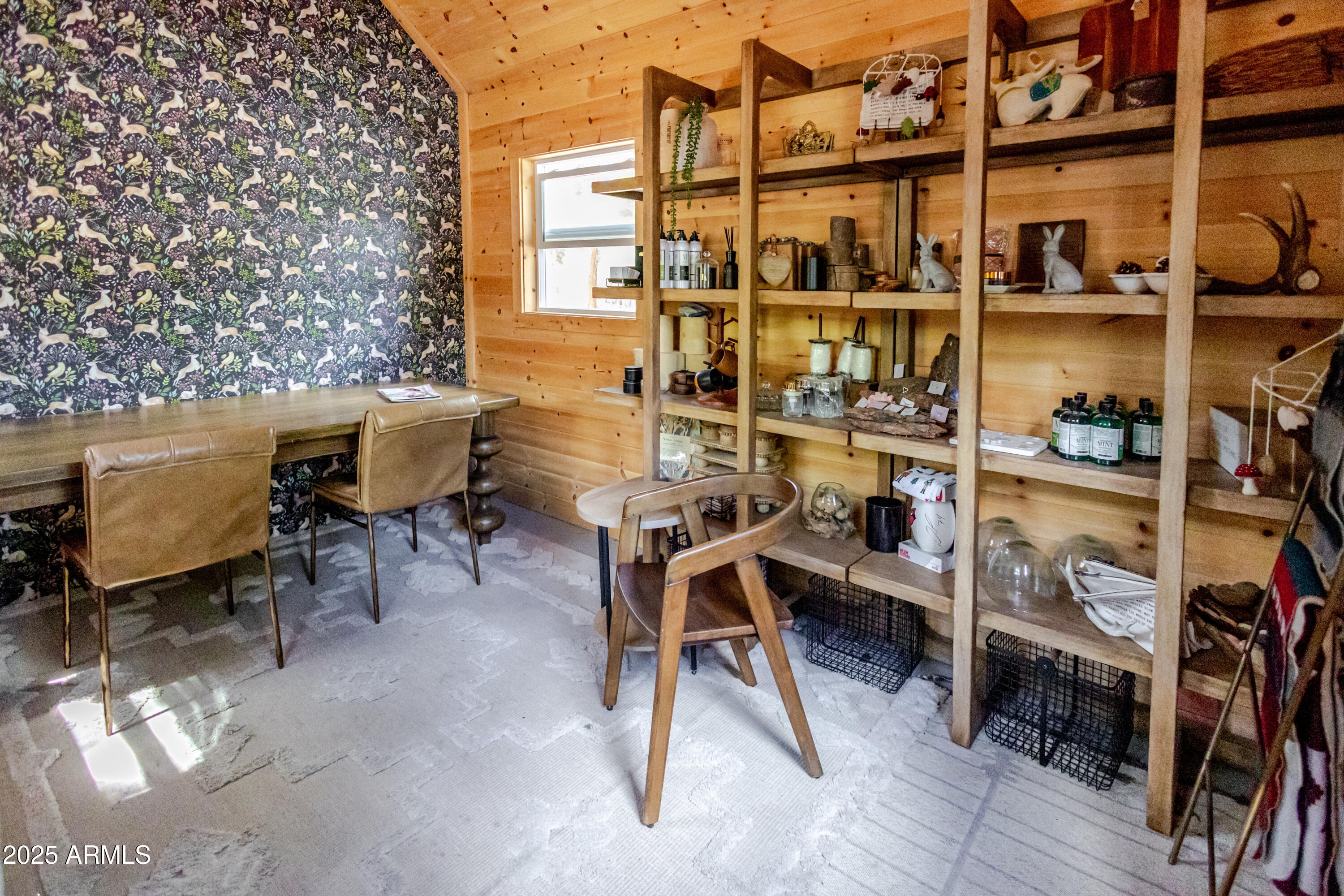 6385 W WHITE MOUNTAIN Boulevard