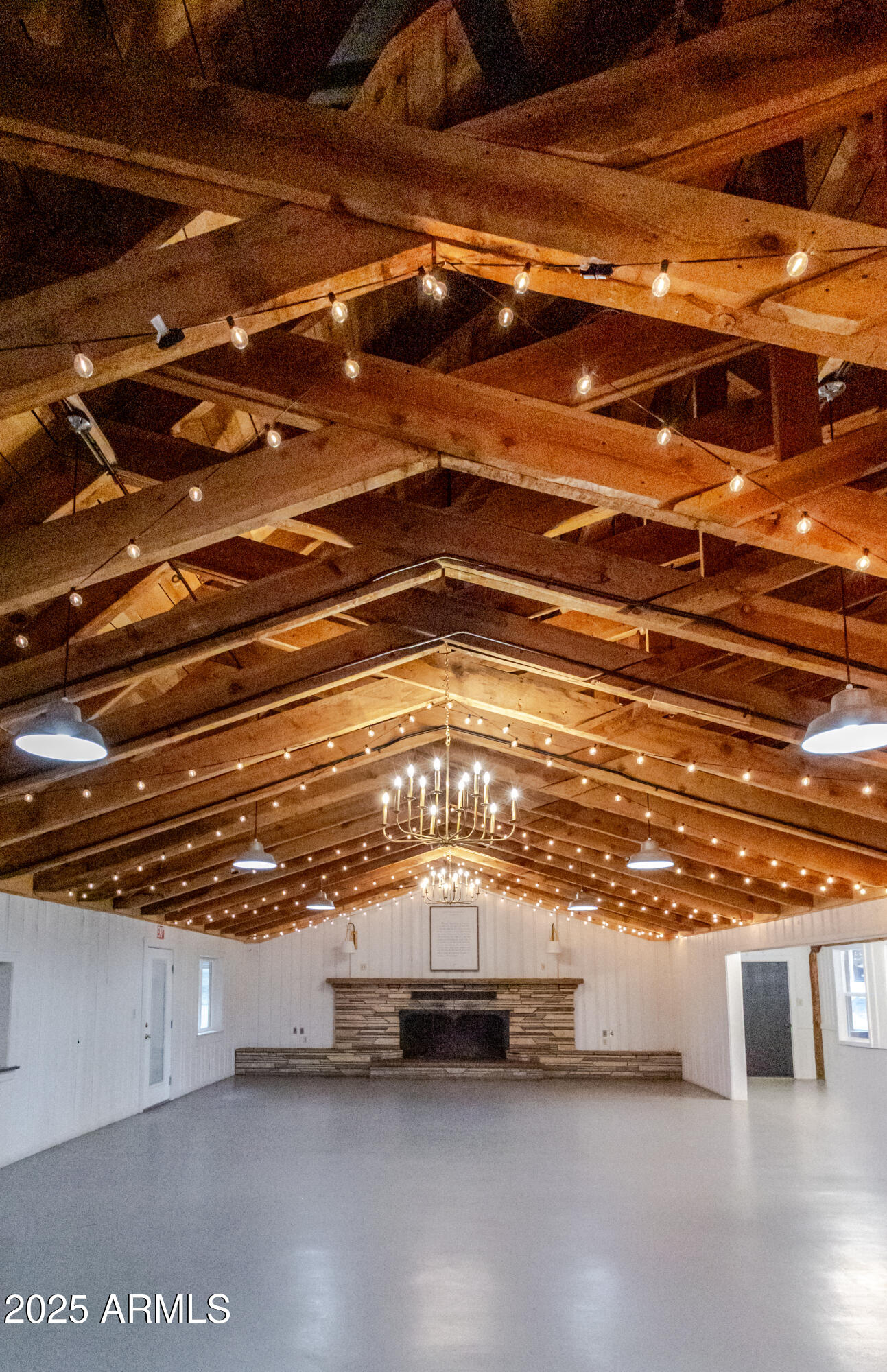 6385 W WHITE MOUNTAIN Boulevard