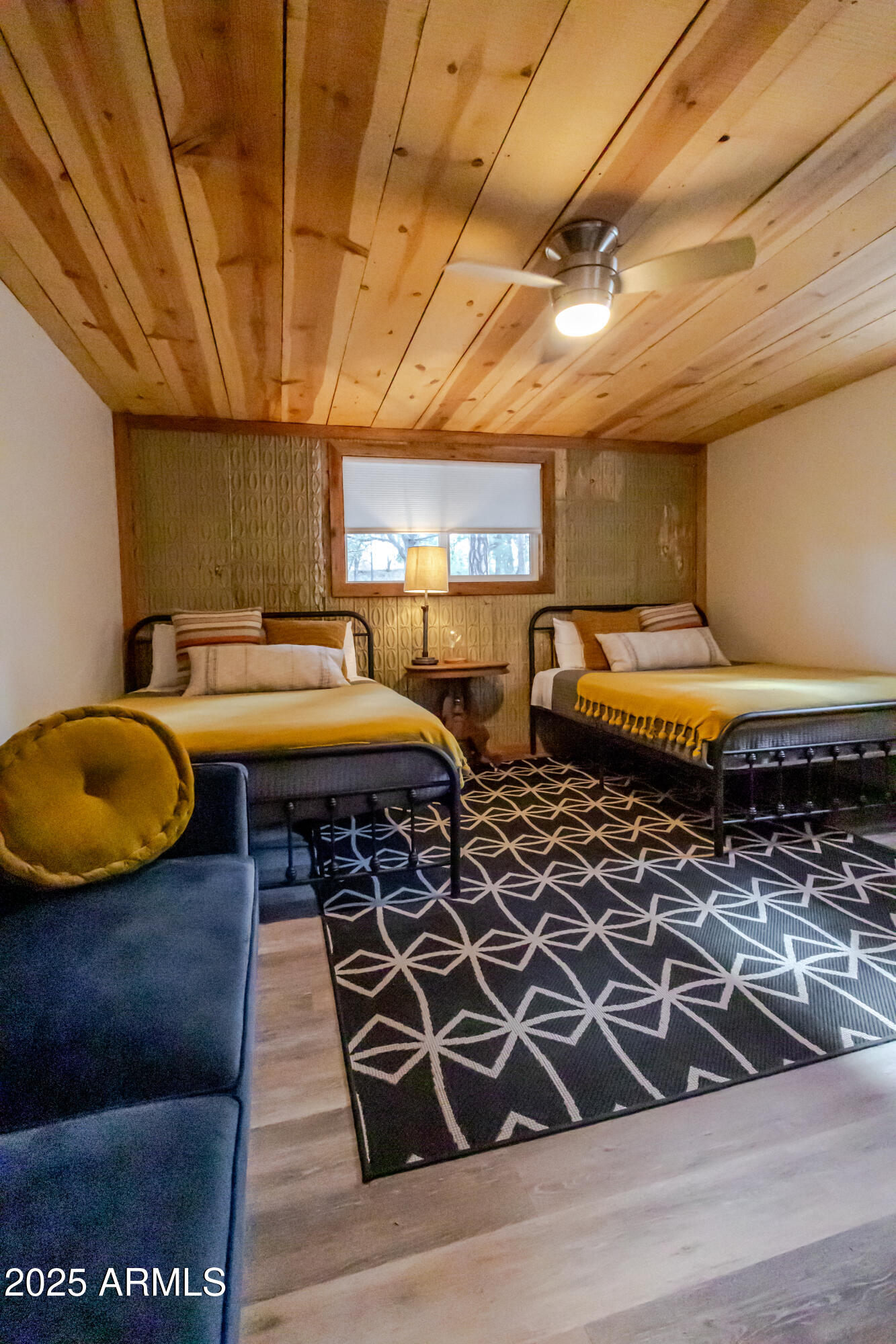 6385 W WHITE MOUNTAIN Boulevard