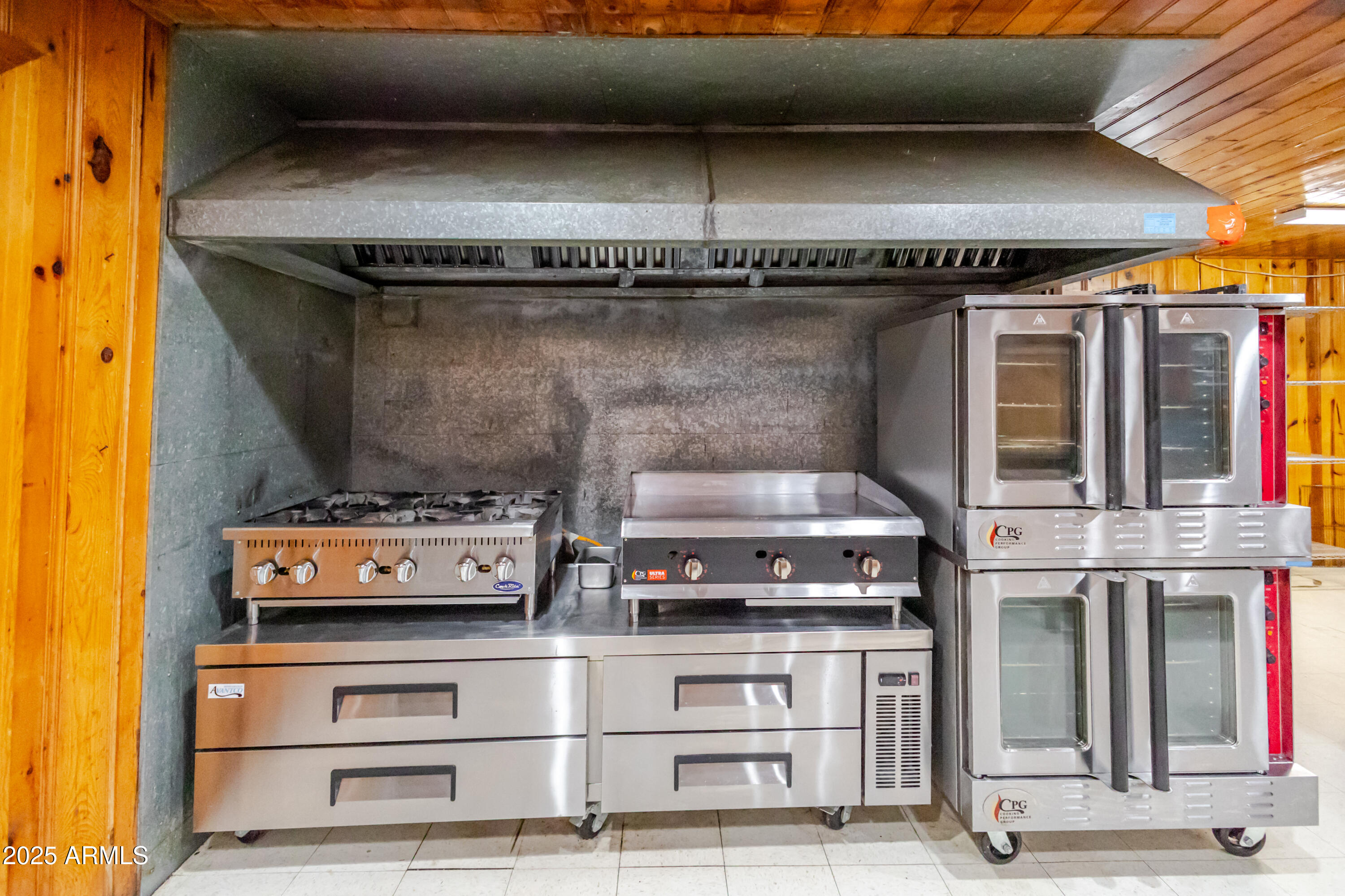 6385 W WHITE MOUNTAIN Boulevard