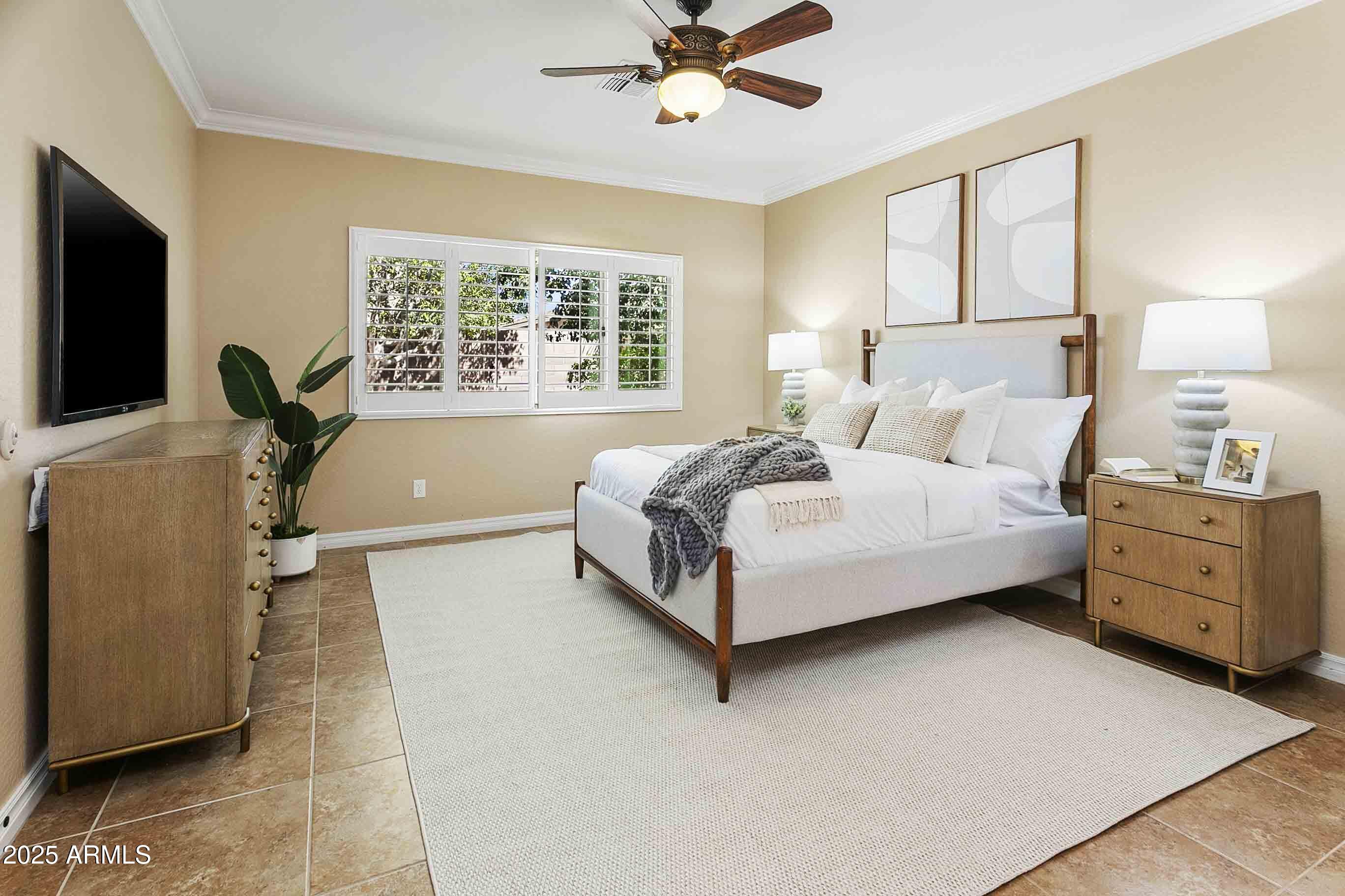 2736 E Sourwood Drive